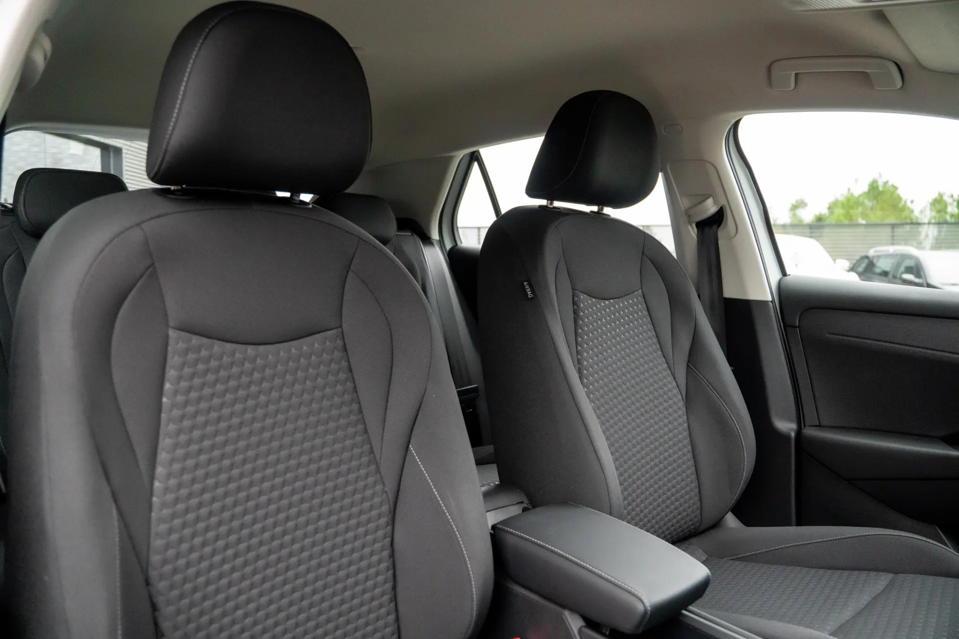 Volkswagen T-Roc 1.5 eTSI Life DSG 32