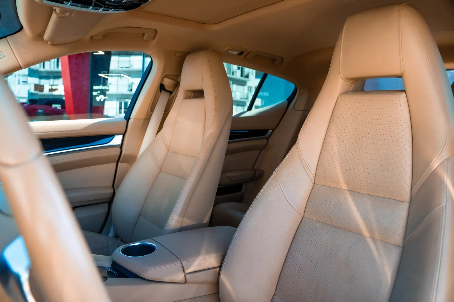 Porsche Panamera 4S PDK 32