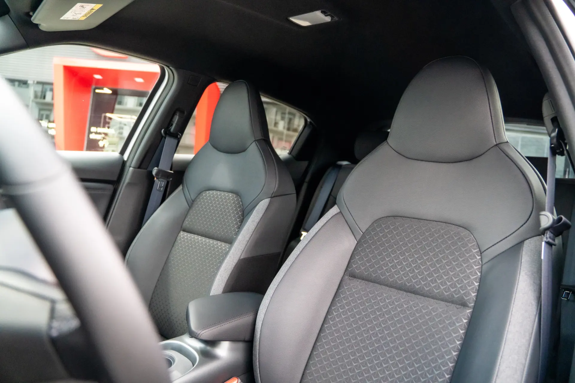 Nissan Juke 1.0 DIG-T N-Connecta Two Tone 25