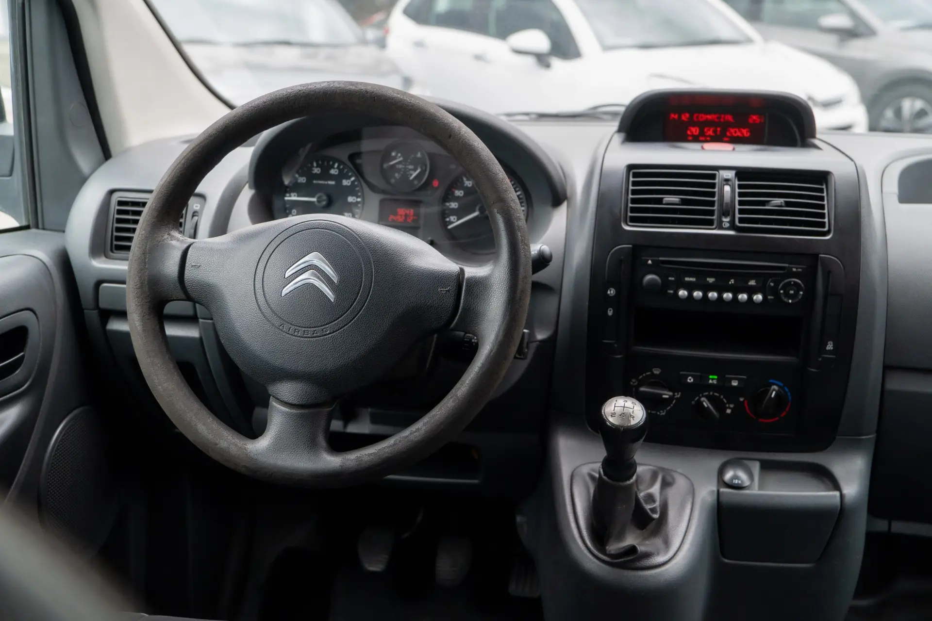 Citroen Jumpy 1.6 HDi L2H1 Semi-Vidrada 22