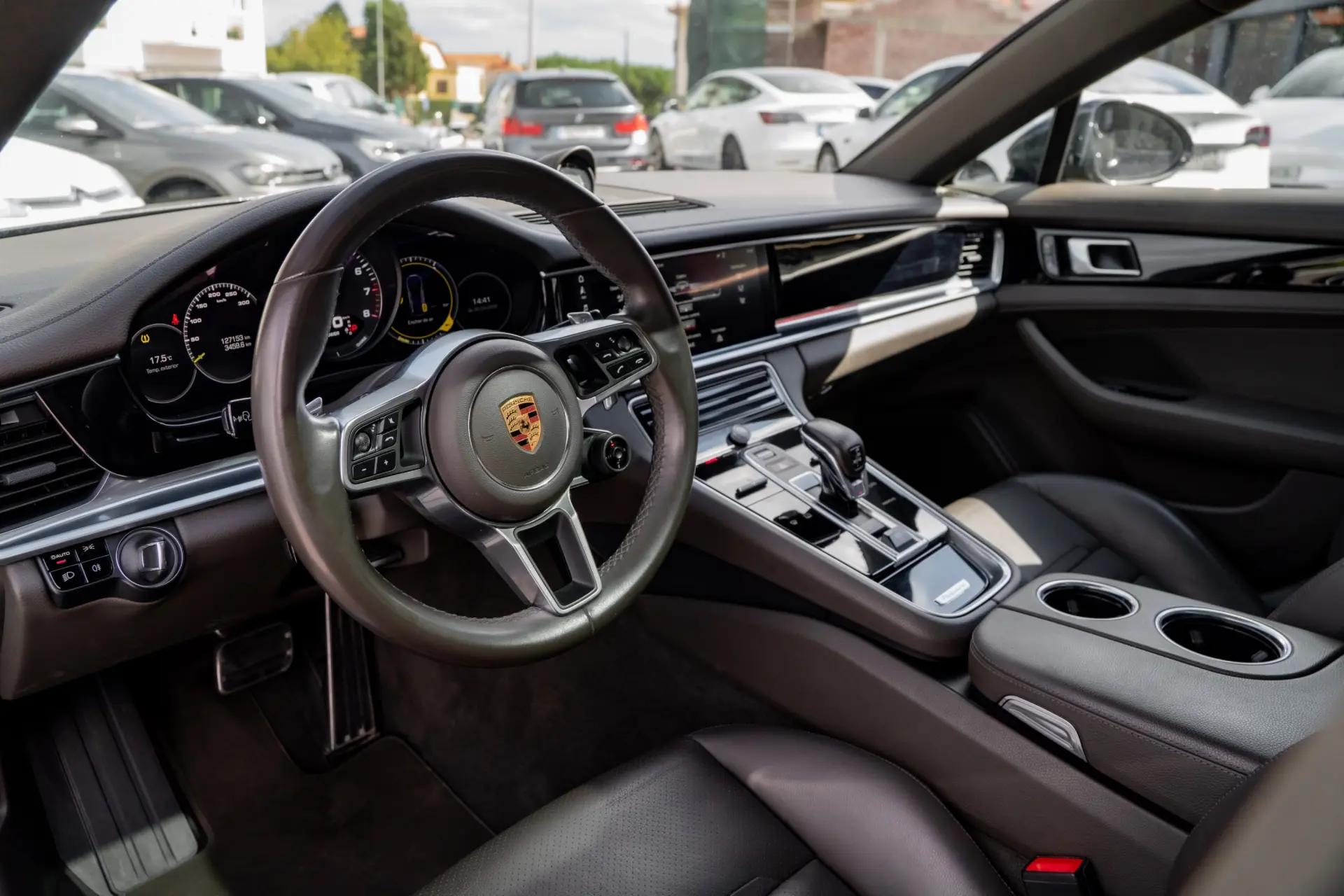 Porsche Panamera 4 E-Hybrid Platinum Edition 8