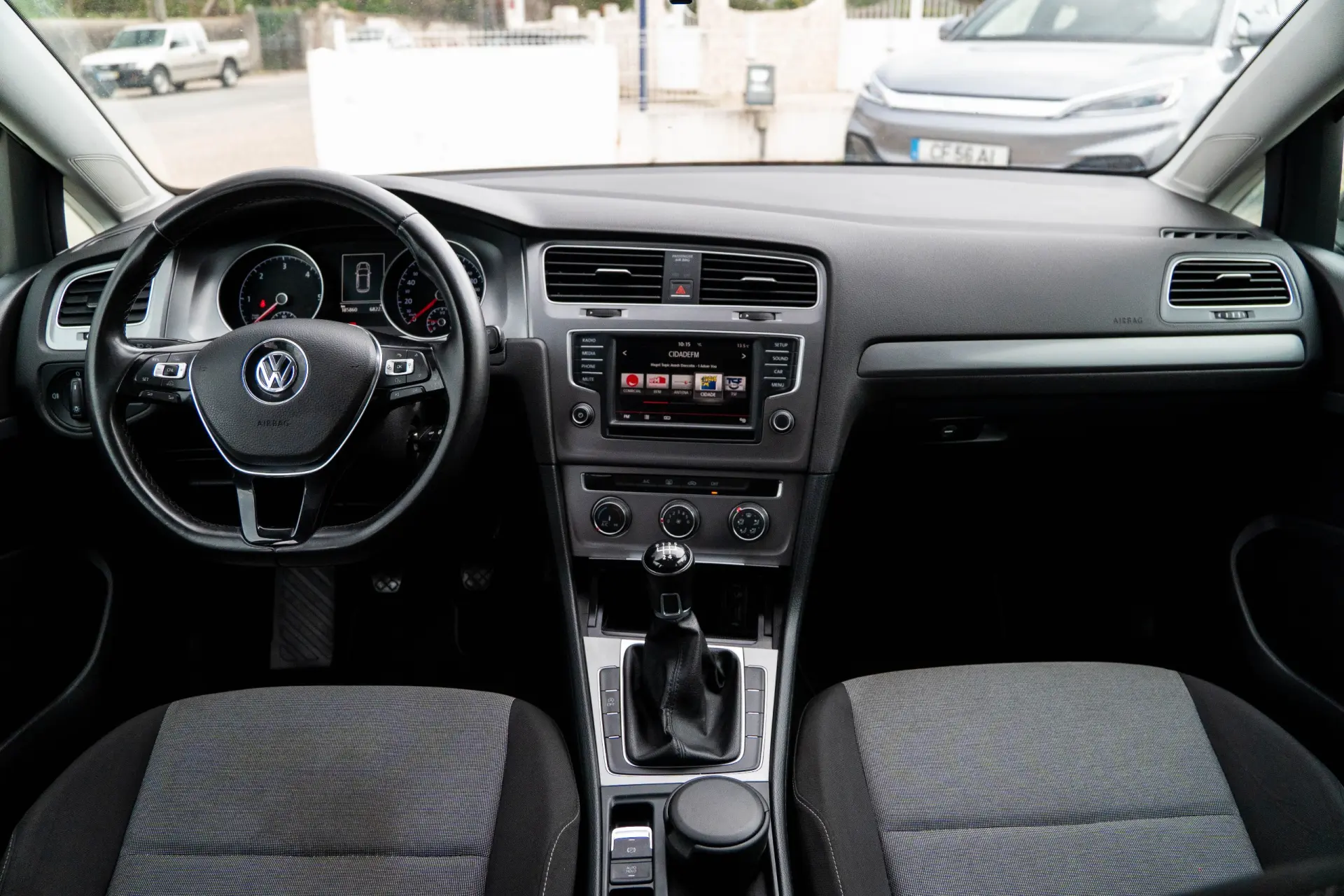 Volkswagen Golf 1.6 TDi Confortline 4