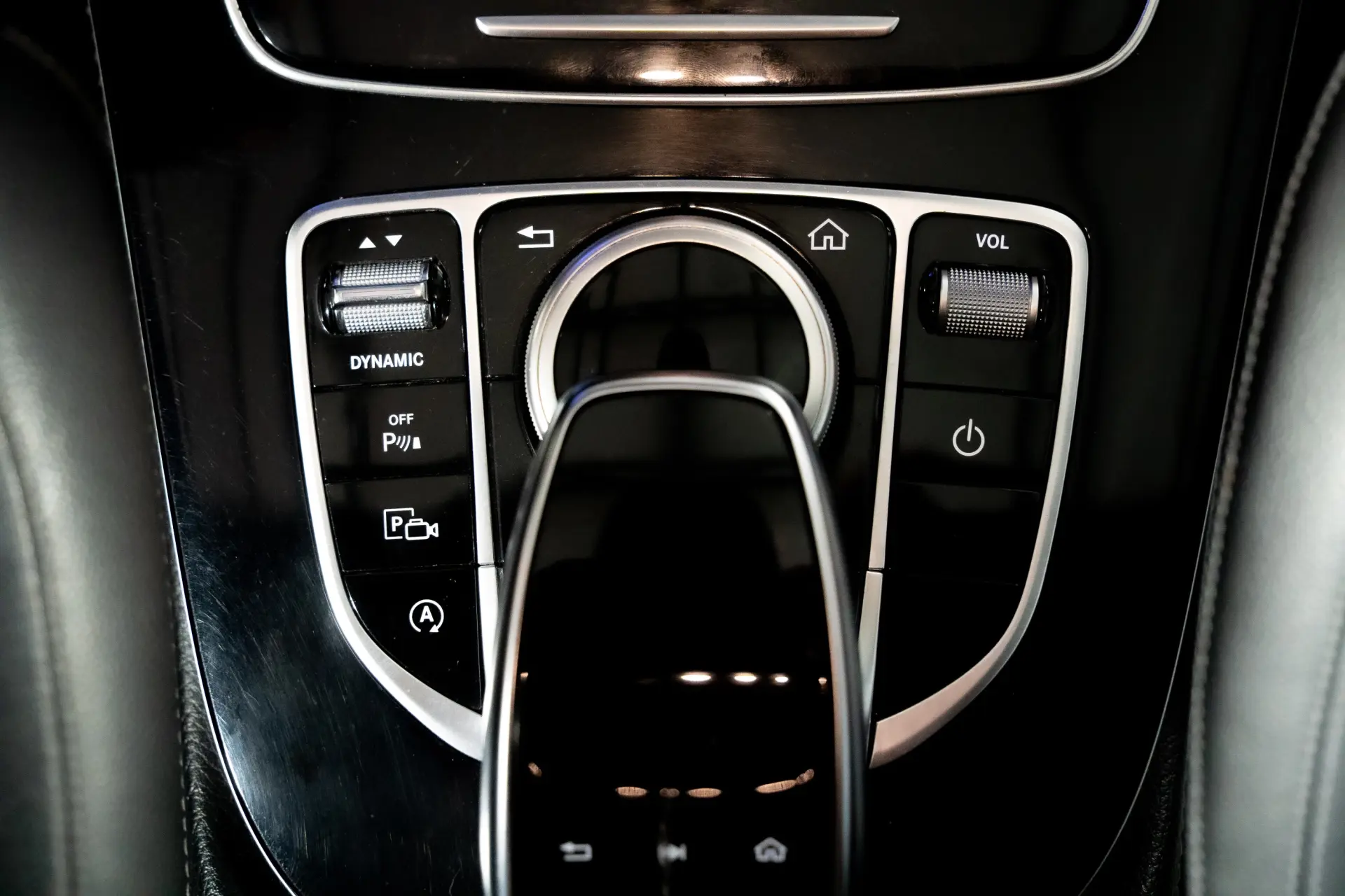 Mercedes-Benz E 220 d Avantgarde+ 24