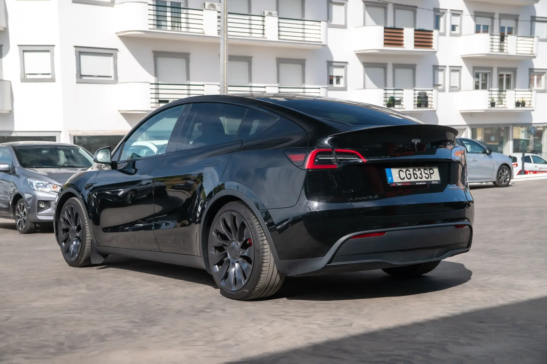 Tesla Model Y Performance Dual Motor AWD 12