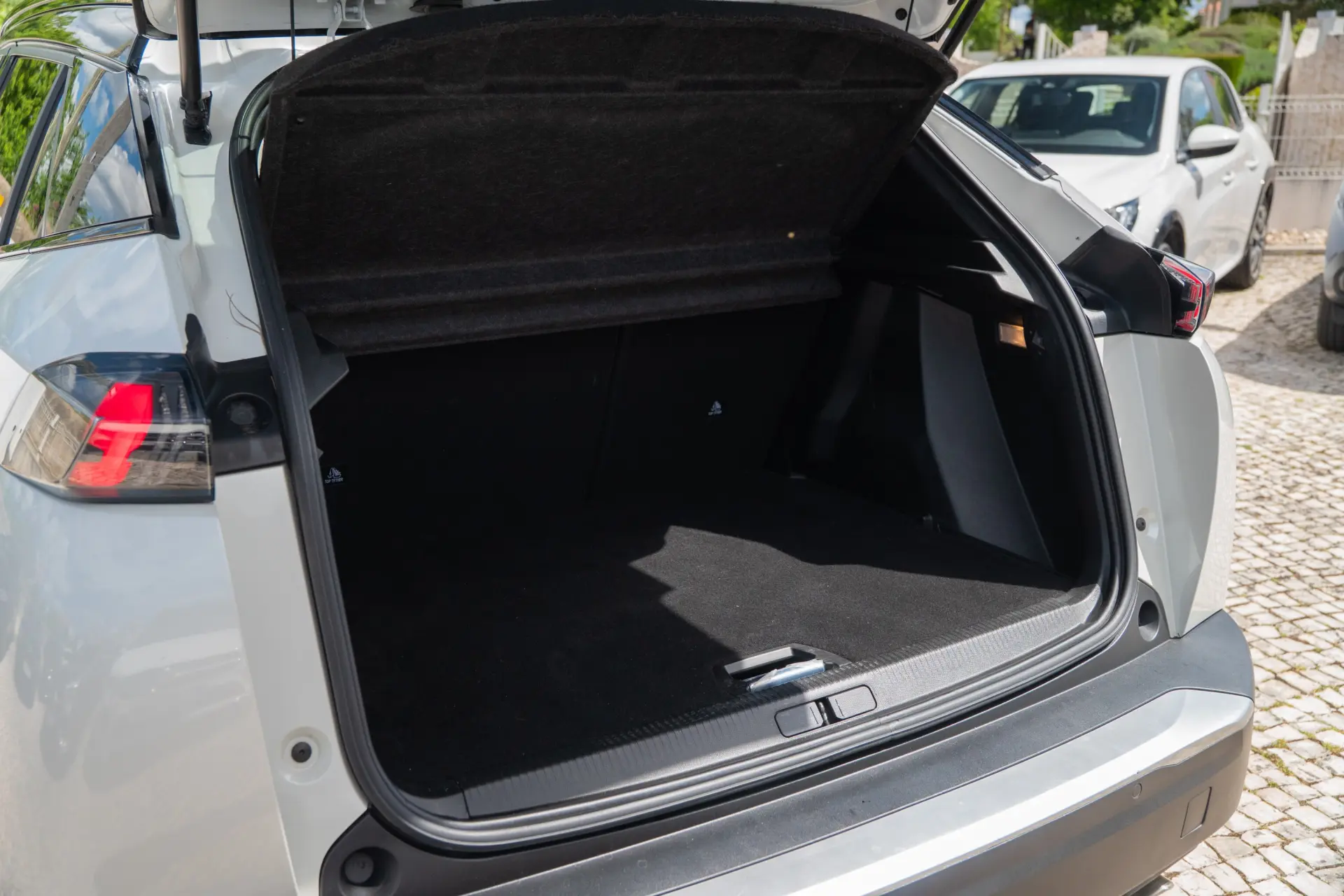 Peugeot 2008 1.5 BlueHDi GT EAT8 7