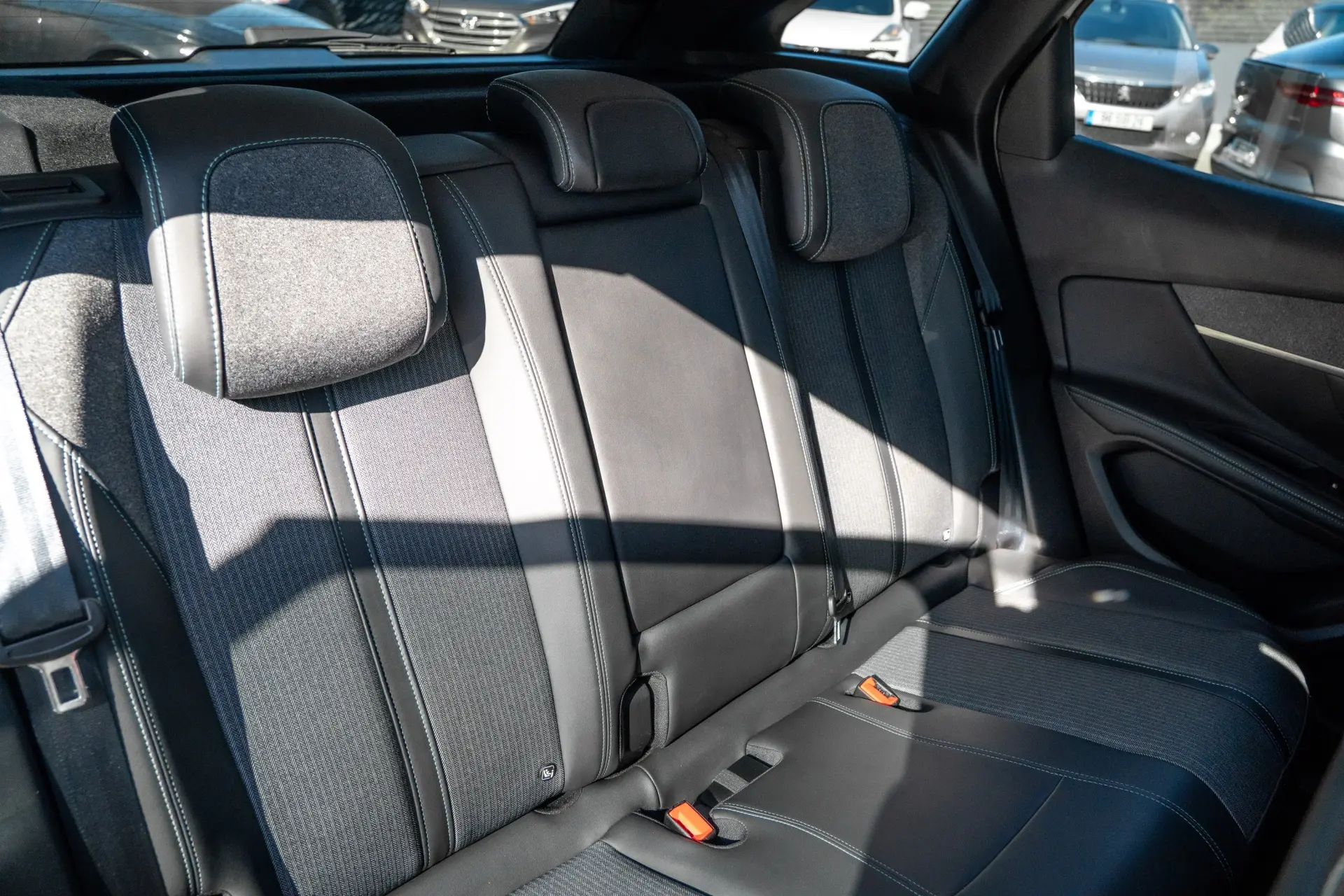 Peugeot 3008 1.6 Hybrid Allure Pack e-EAT8 26