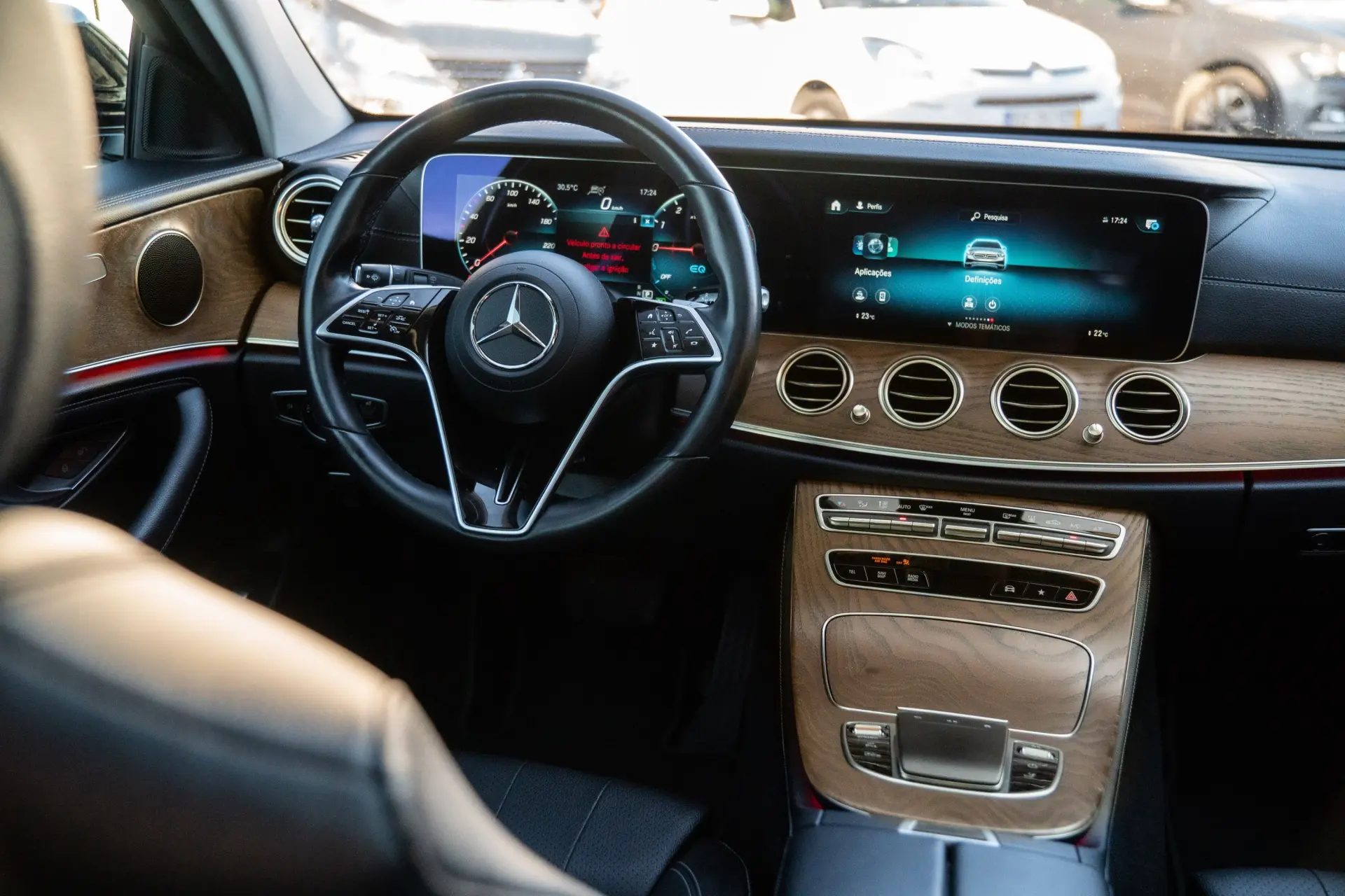 Mercedes-Benz E 300 de 9G-TRONIC AMG Line 33