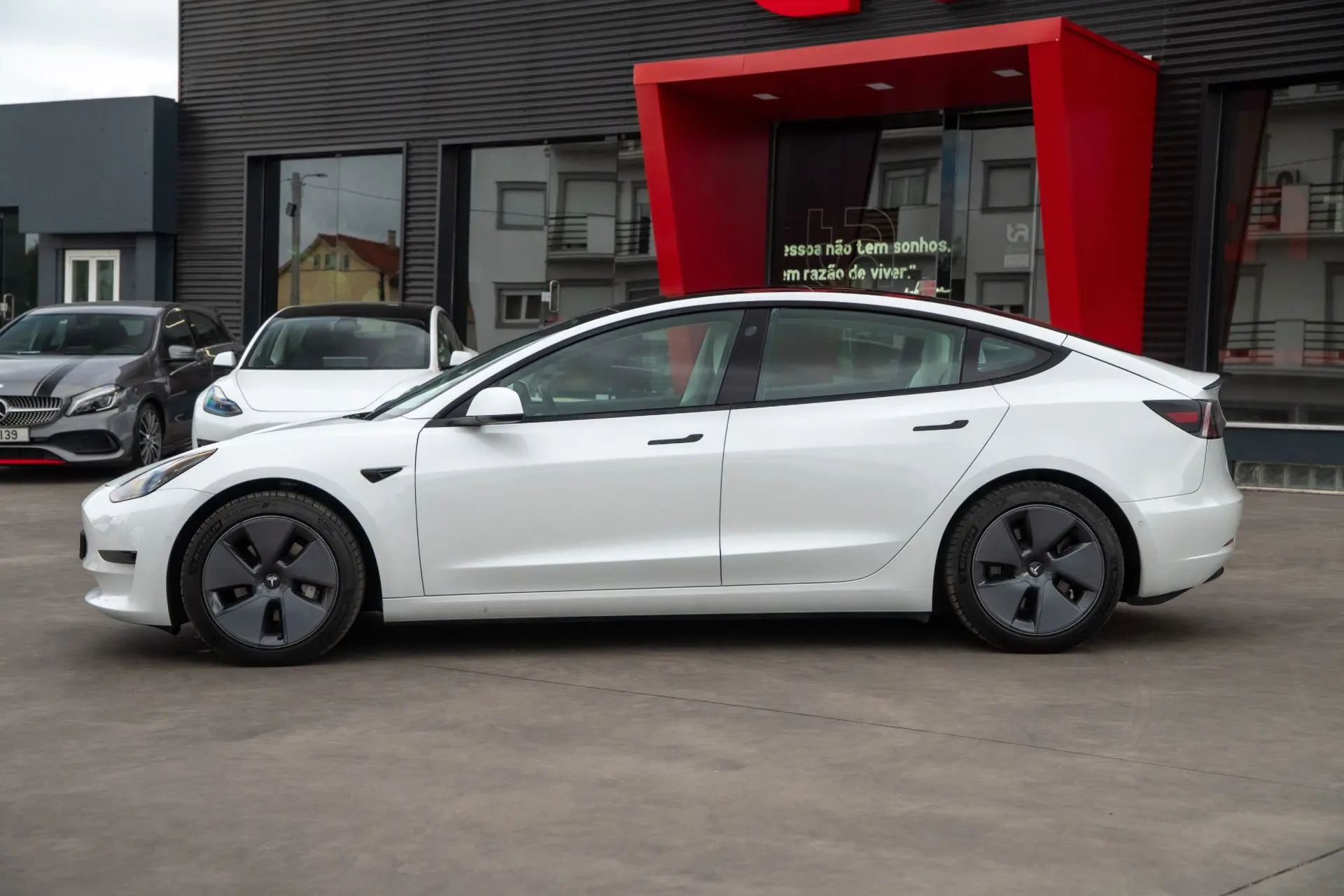 Tesla Model 3 Standard Range Plus RWD 16
