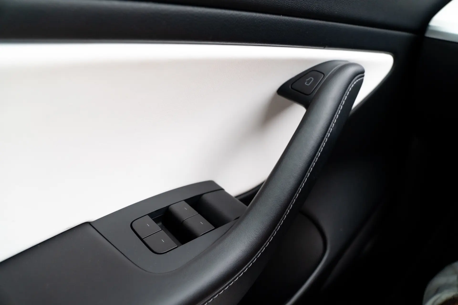 Tesla Model 3 Standard Range Plus RWD 4