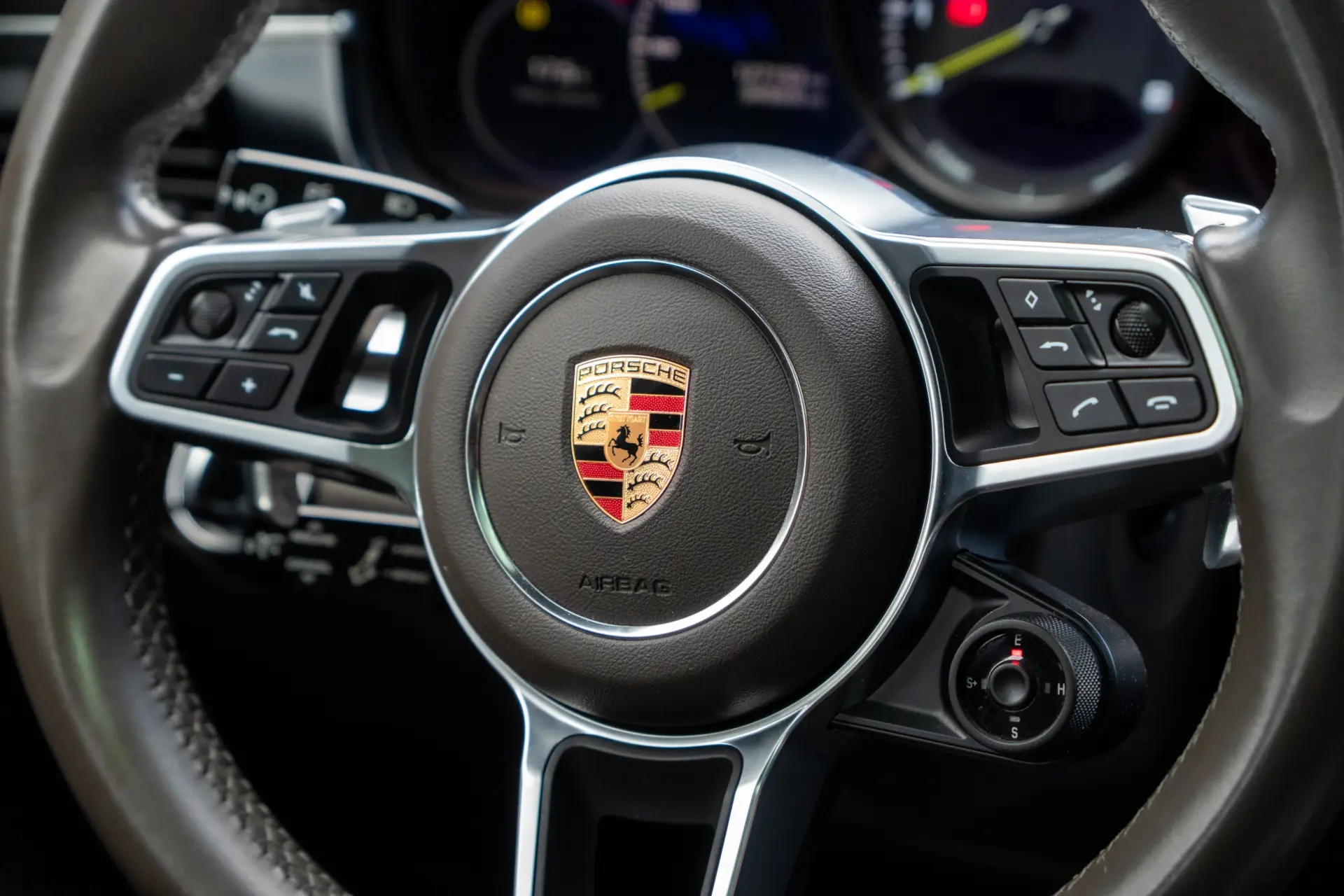 Porsche Panamera 4 E-Hybrid Platinum Edition 33