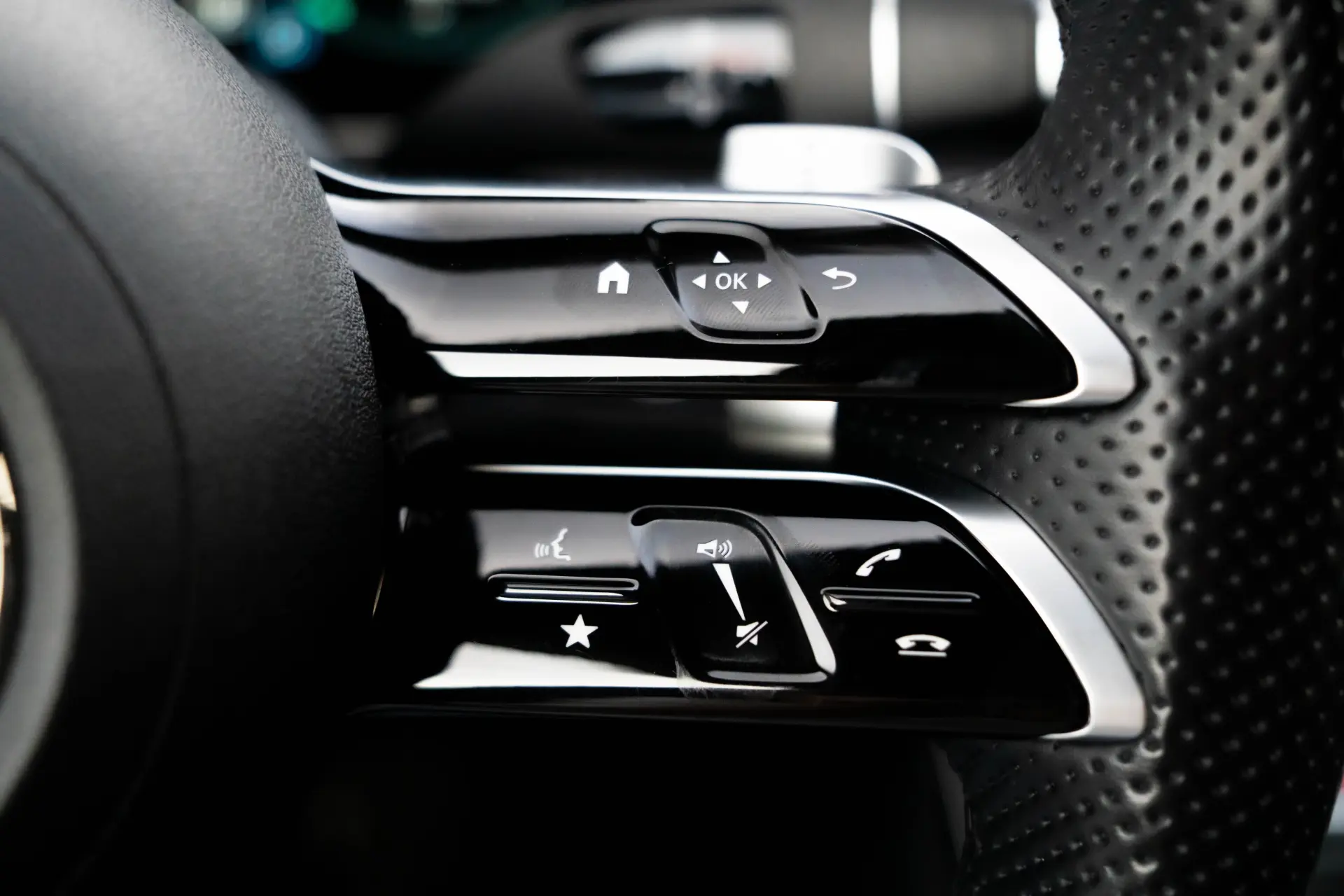 Mercedes-Benz E 300 de 4Matic 9G-TRONIC AMG Line 37