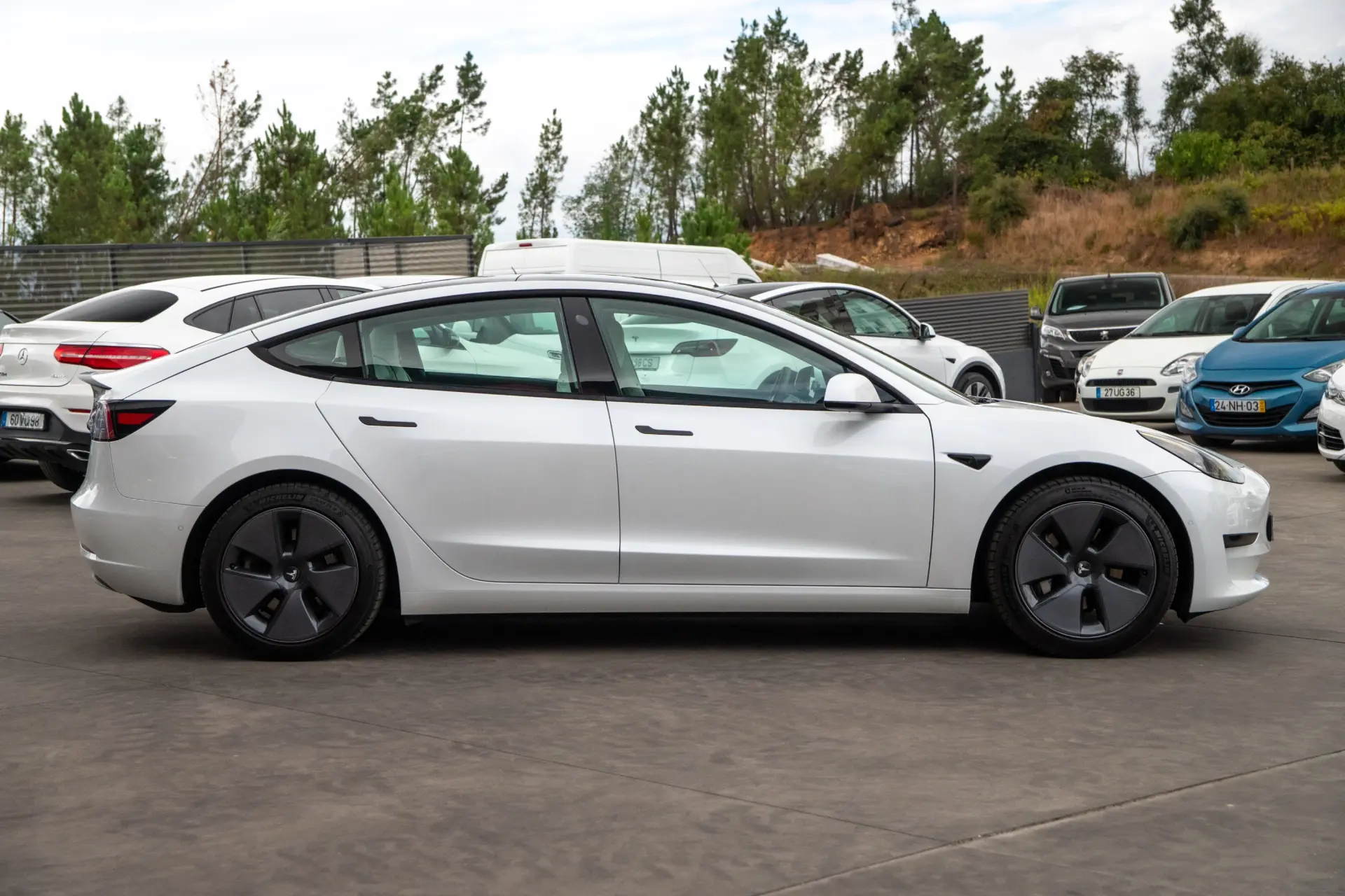 Tesla Model 3 Standard Range Plus RWD 25