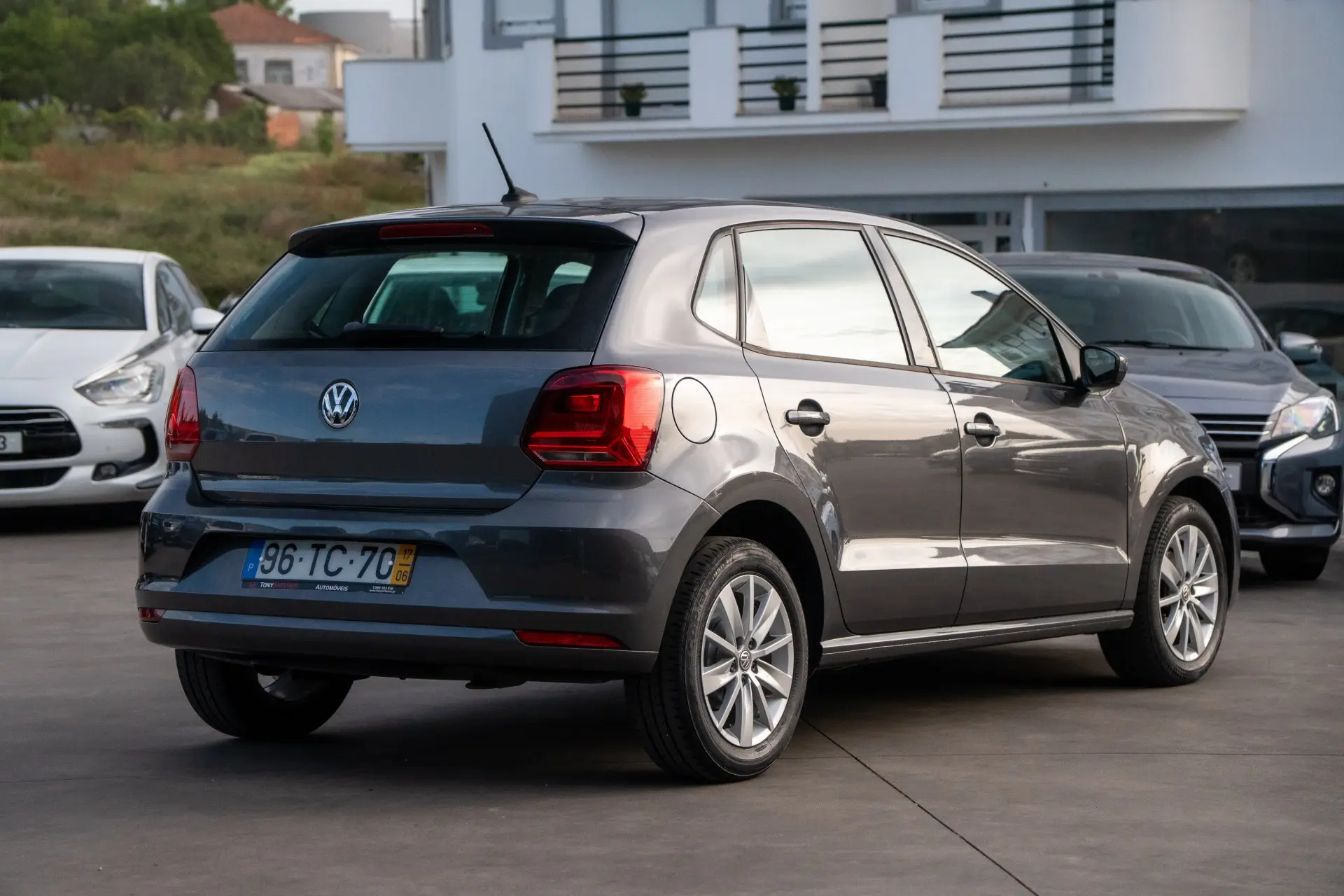 Volkswagen Polo 1.0 Confortline 4