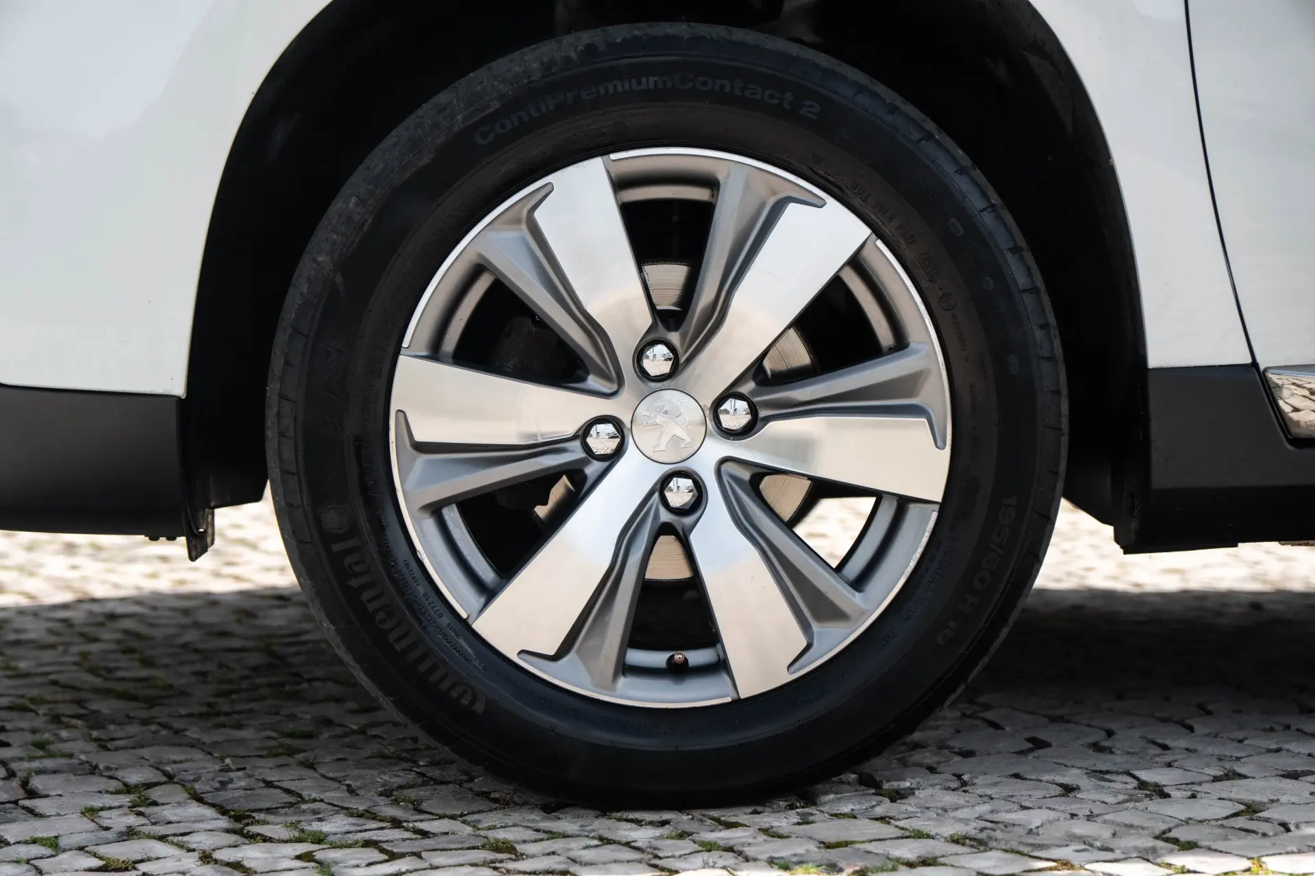 Peugeot 2008 1.2 VTi Allure 9
