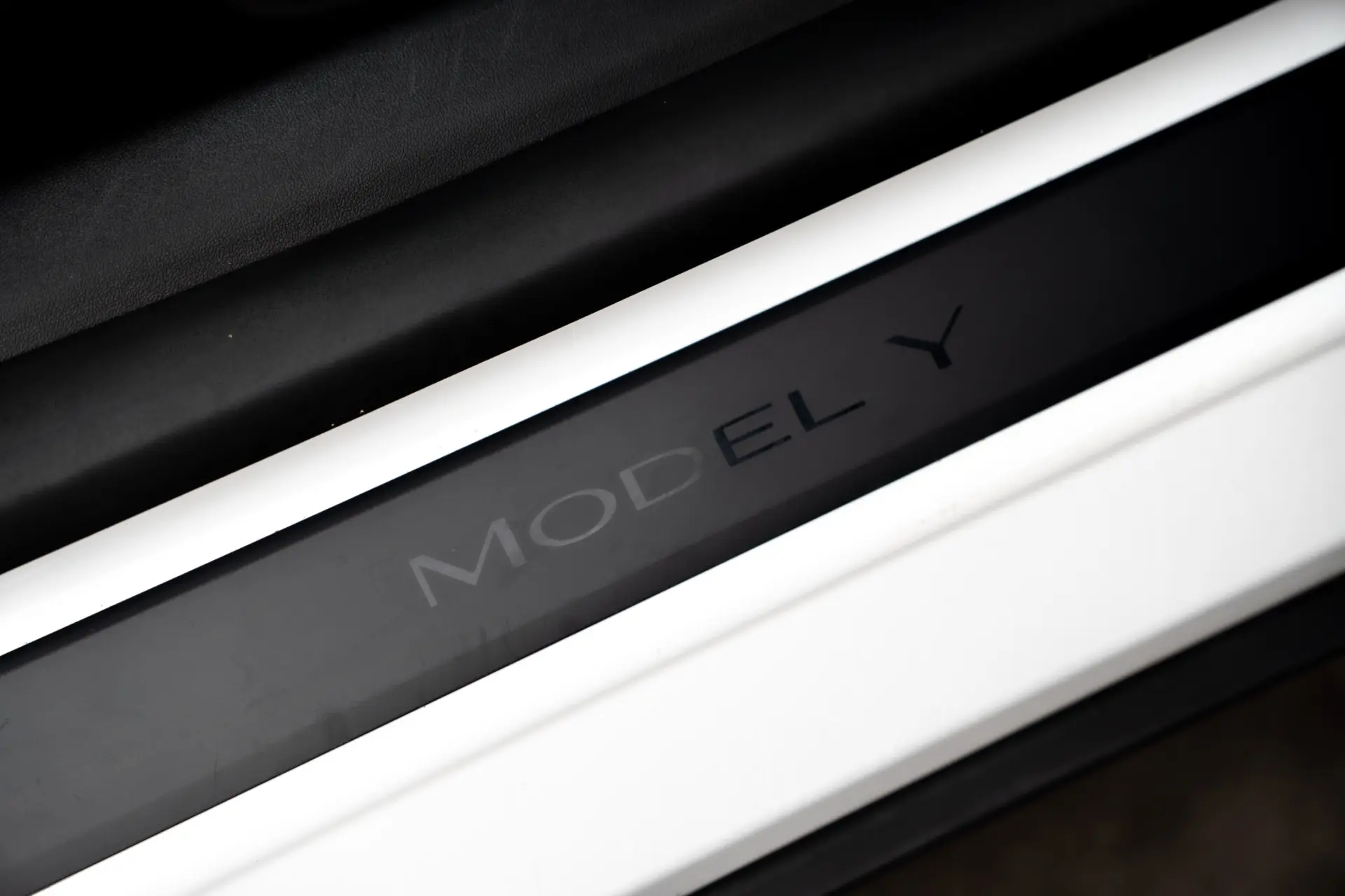 Tesla Model Y Long Range Dual Motor AWD 13