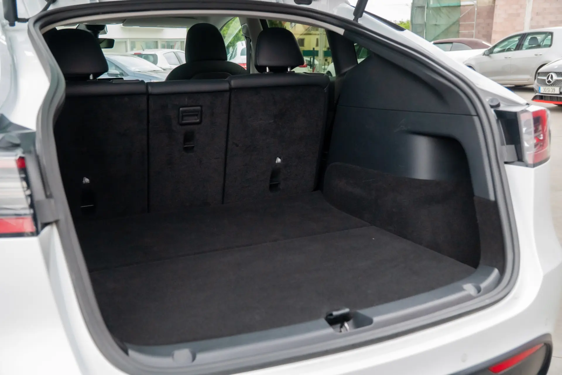 Tesla Model Y Long Range RWD 27