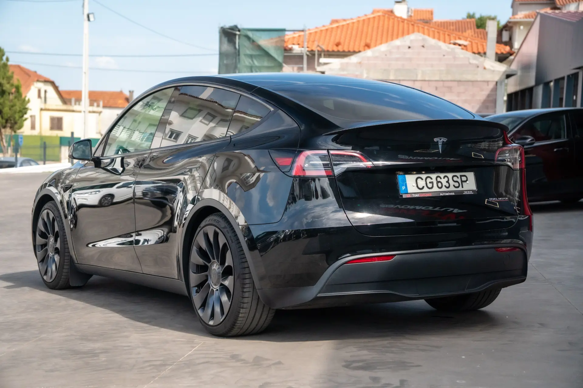 Tesla Model Y Performance Dual Motor AWD 6