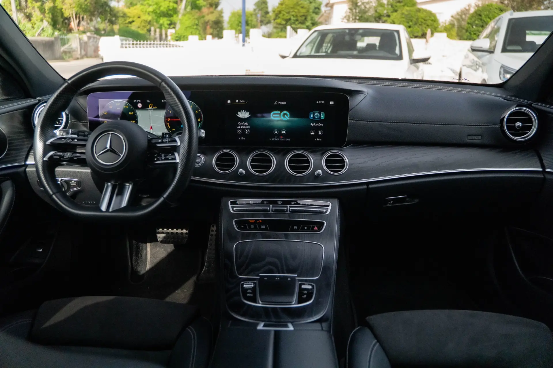Mercedes-Benz E 300 de 4Matic 9G-TRONIC AMG Line 16