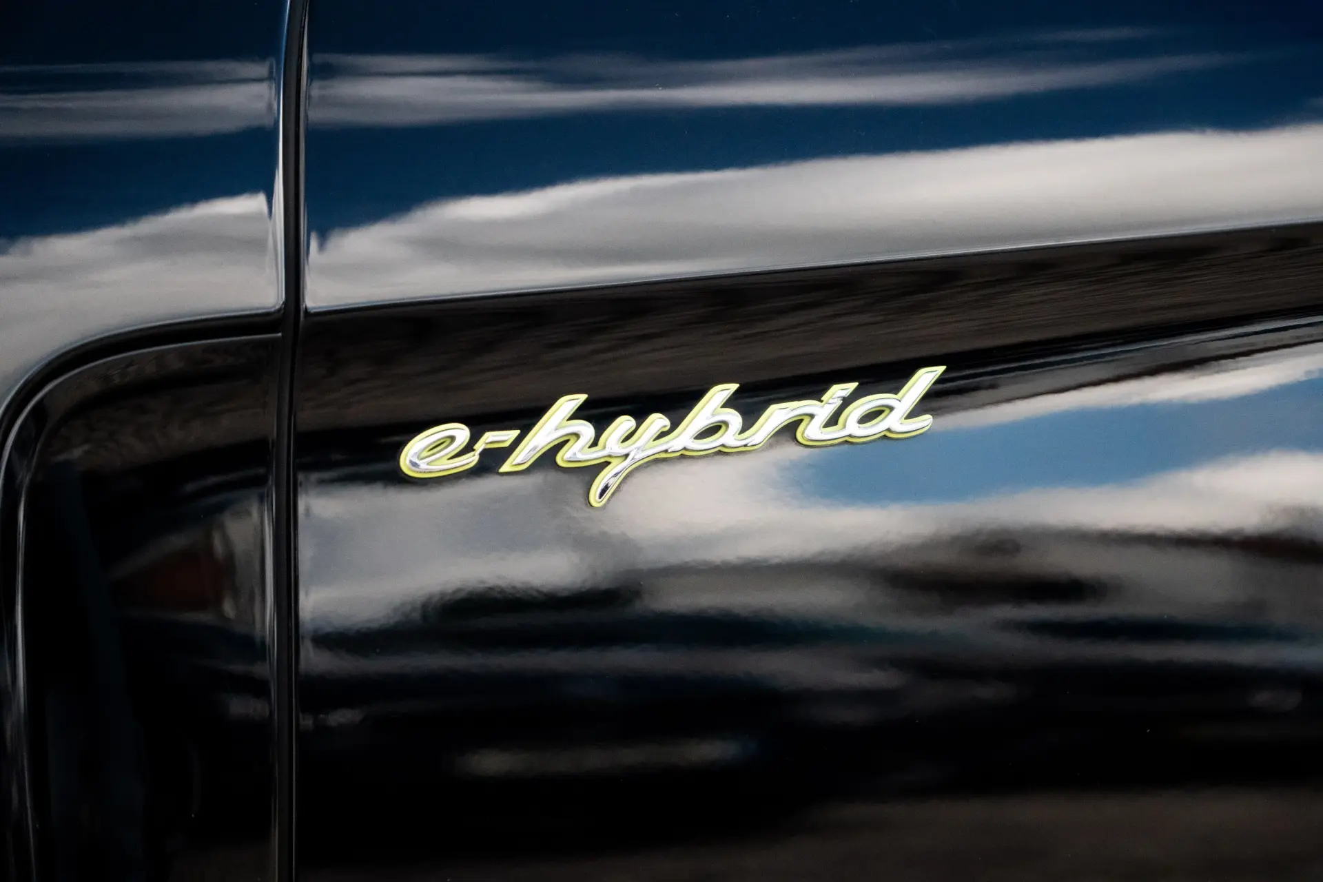 Porsche Panamera Sport Turismo 4 E-Hybrid Platinum Edition 18