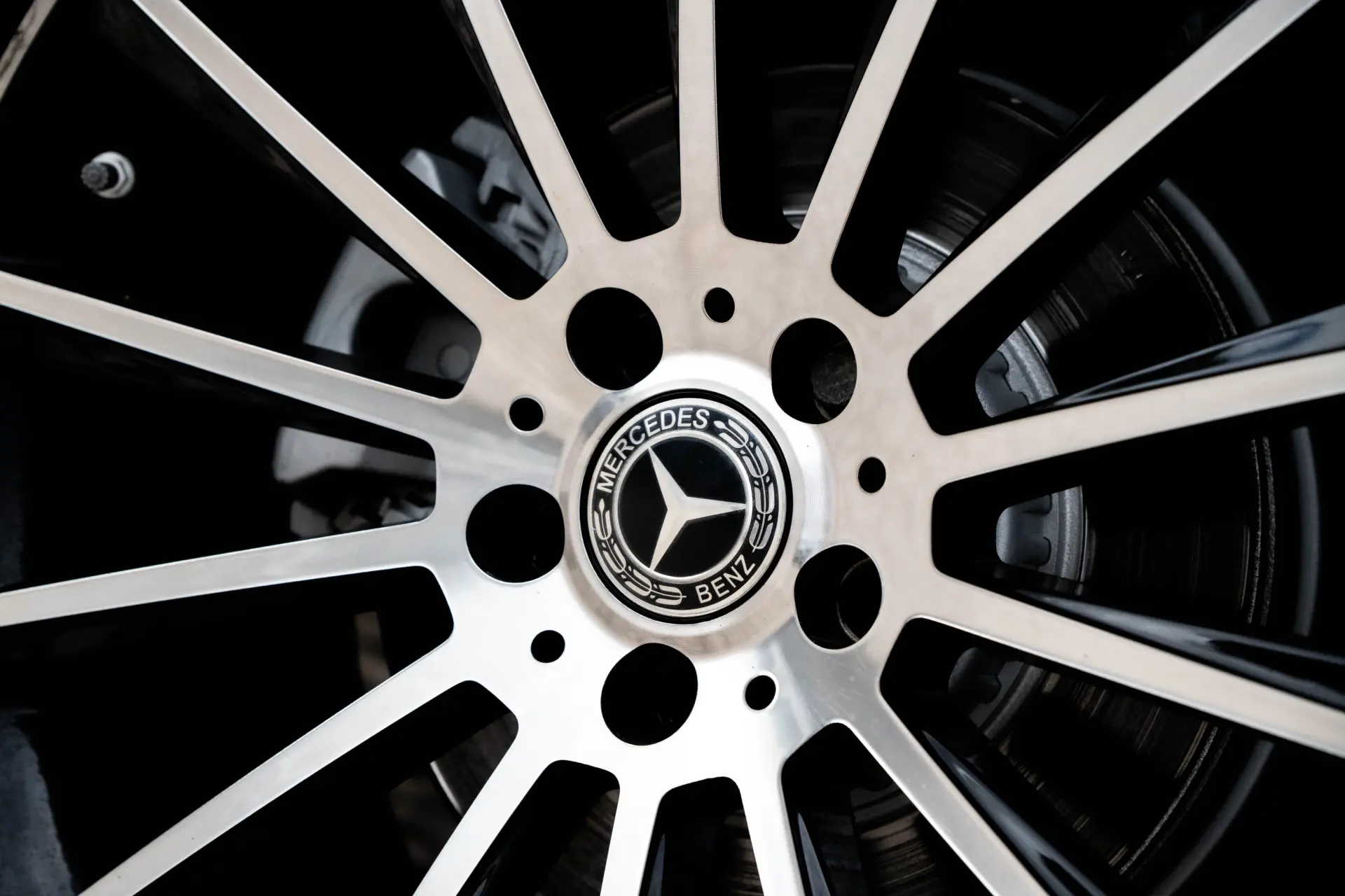 Mercedes-Benz E 220 d Avantgarde+ 13