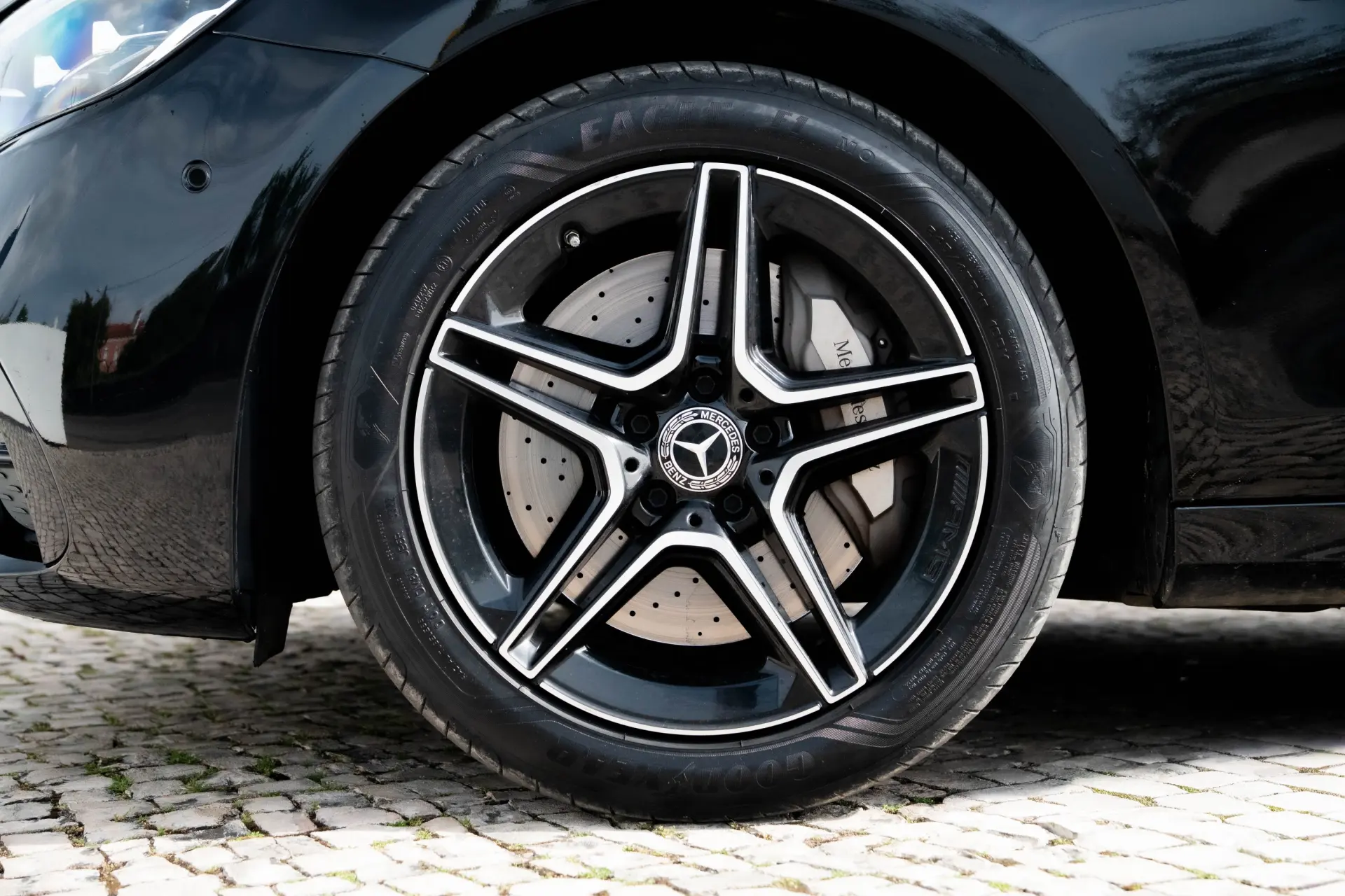 Mercedes-Benz E 300 de 4Matic 9G-TRONIC AMG Line 24