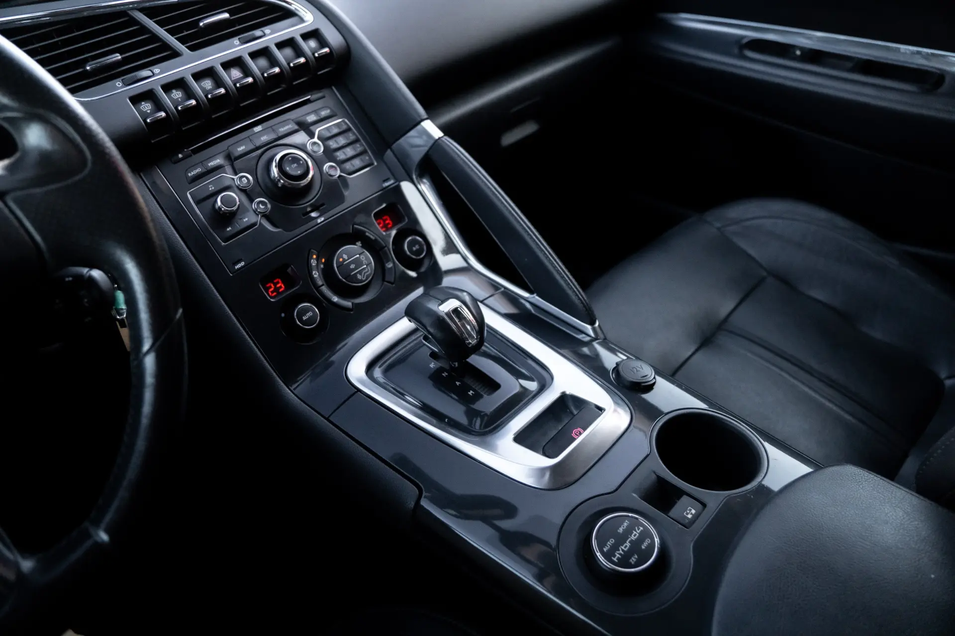 Peugeot 3008 2.0 HDi Hybrid4 21