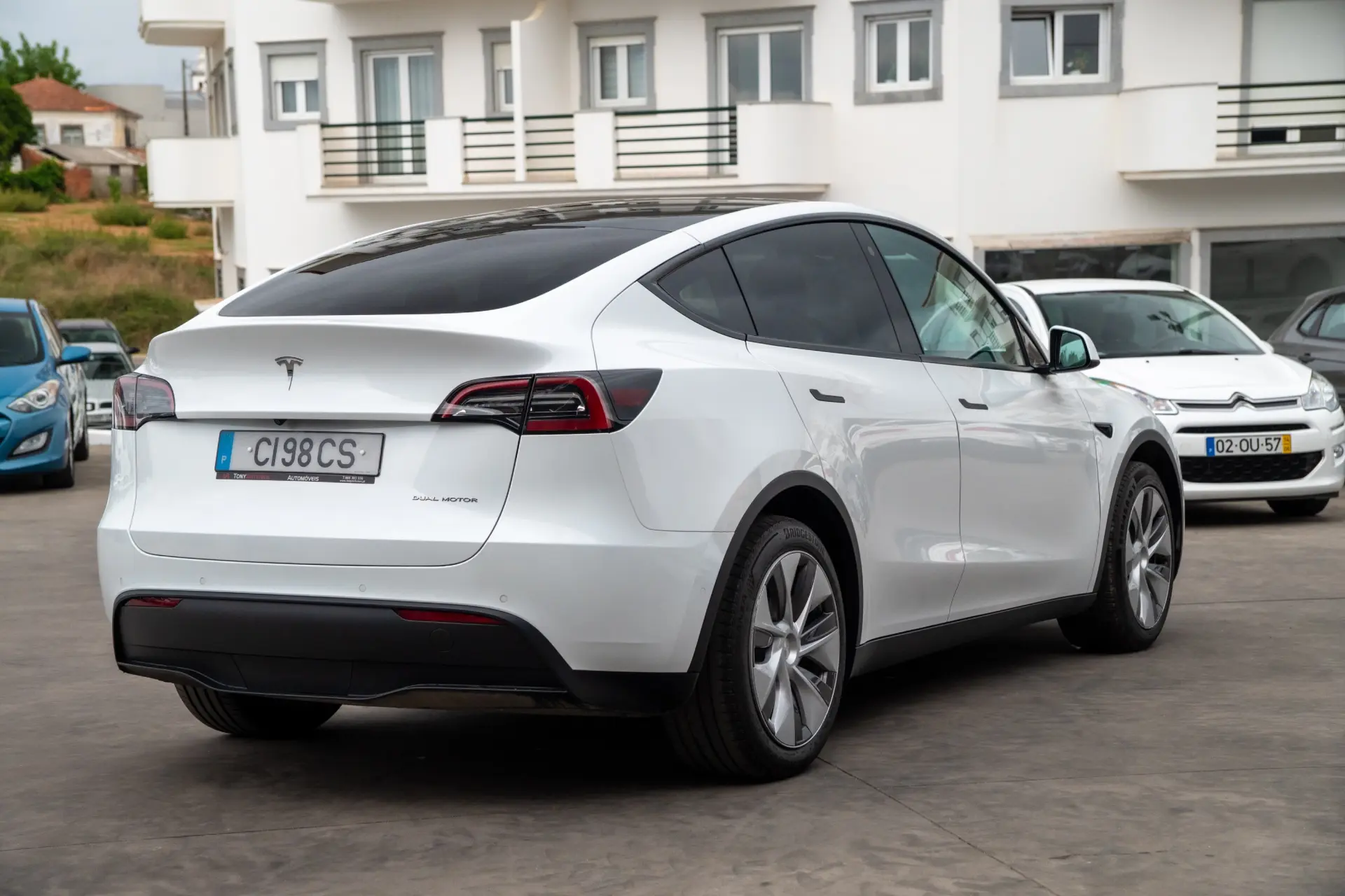 Tesla Model Y Long Range Dual Motor AWD 22