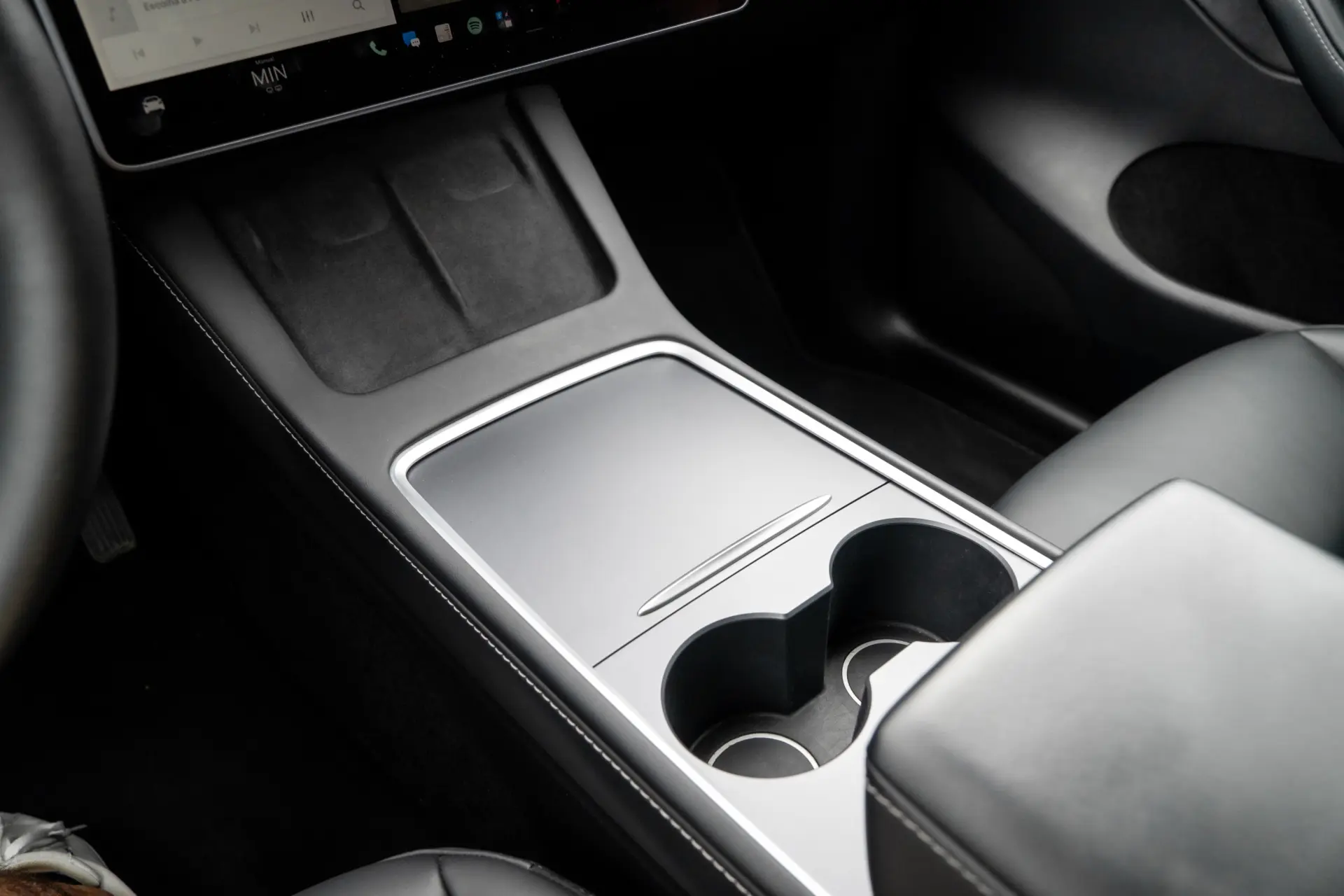 Tesla Model Y Long Range Dual Motor AWD 5