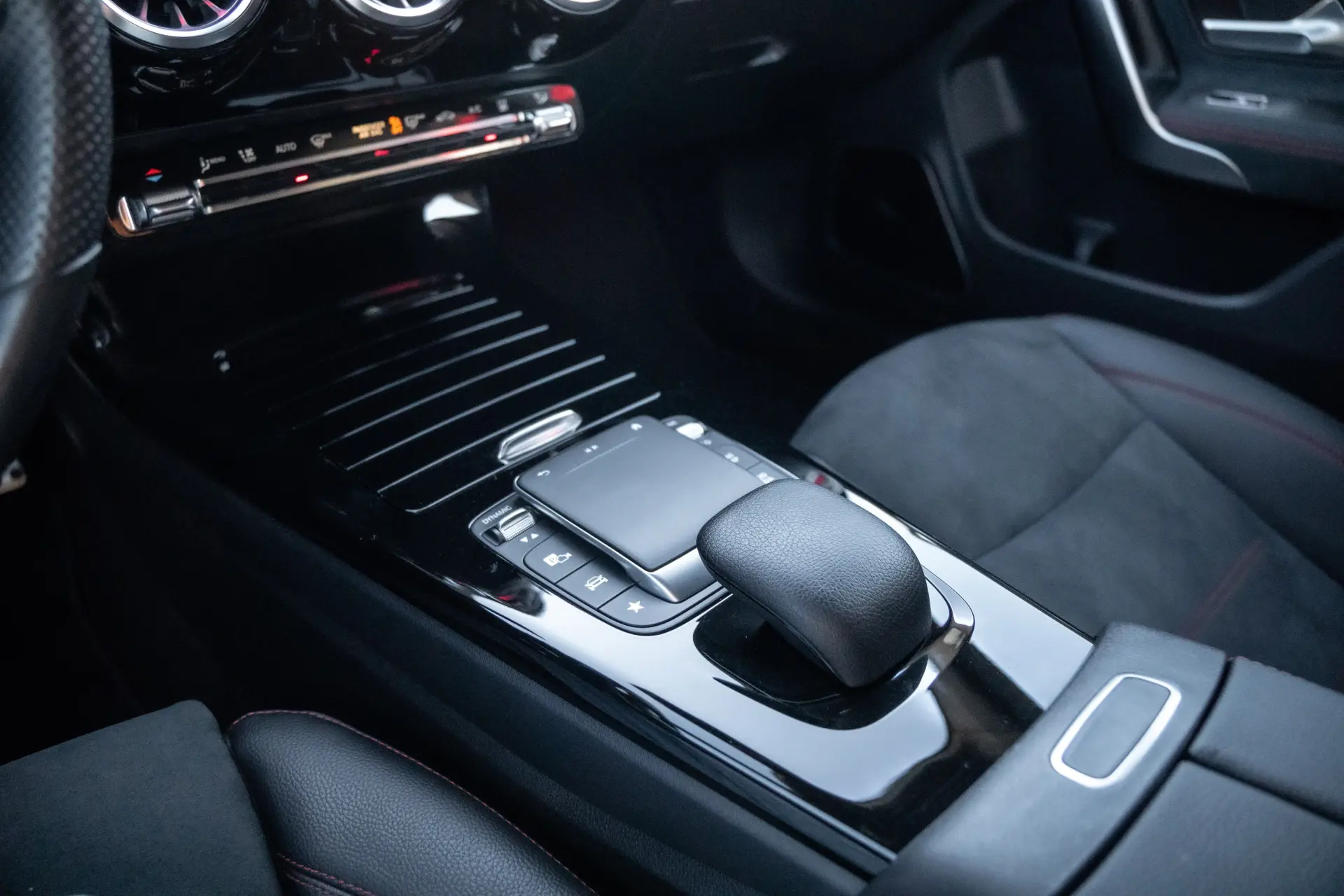 Mercedes-Benz CLA 250 e 8G-DCT AMG Line 17