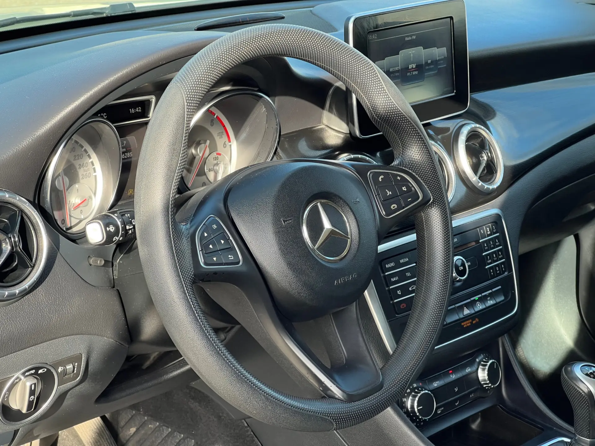 Mercedes-Benz CLA 180 180d Shooting Brake 8