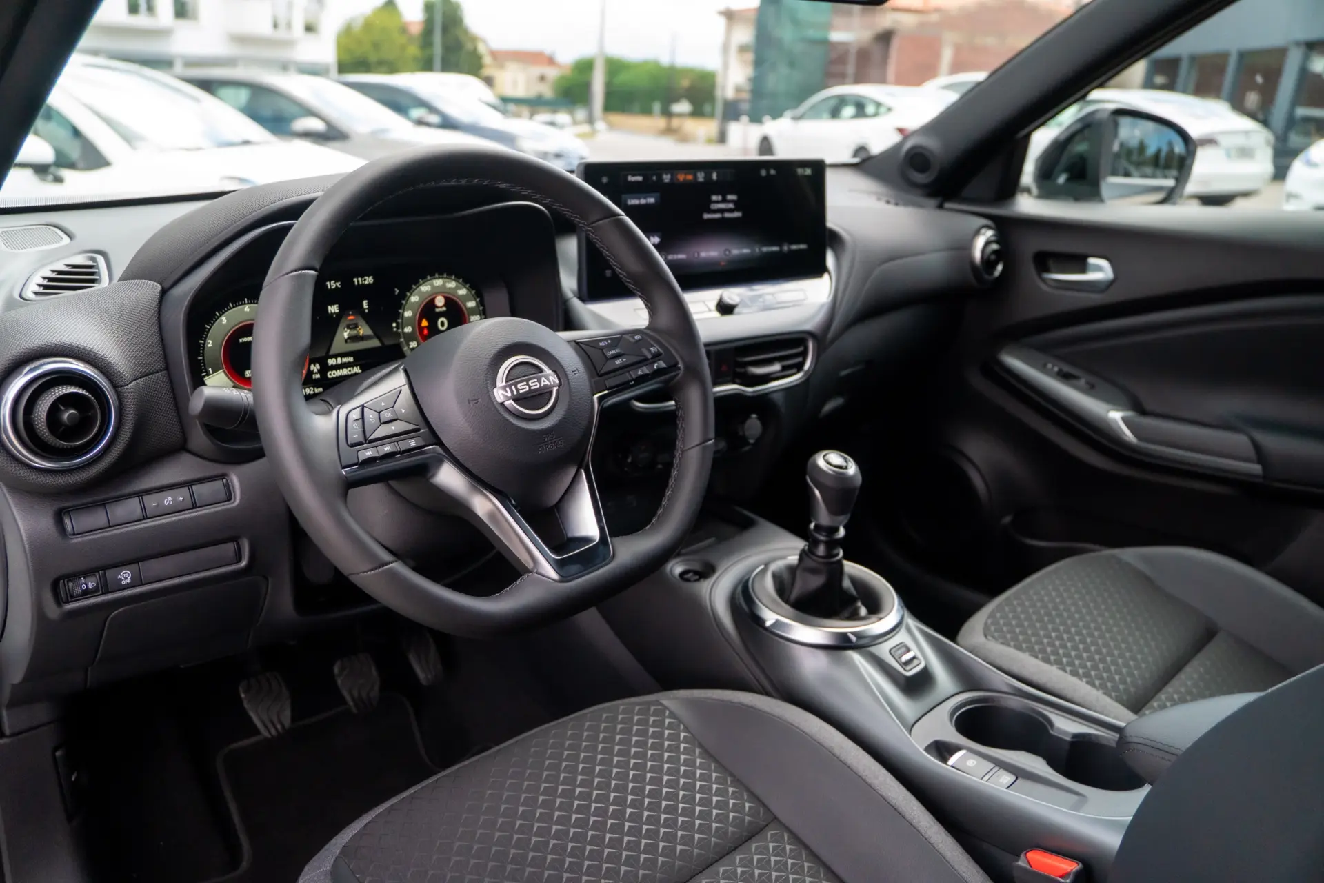 Nissan Juke 1.0 DIG-T N-Connecta Two Tone 11