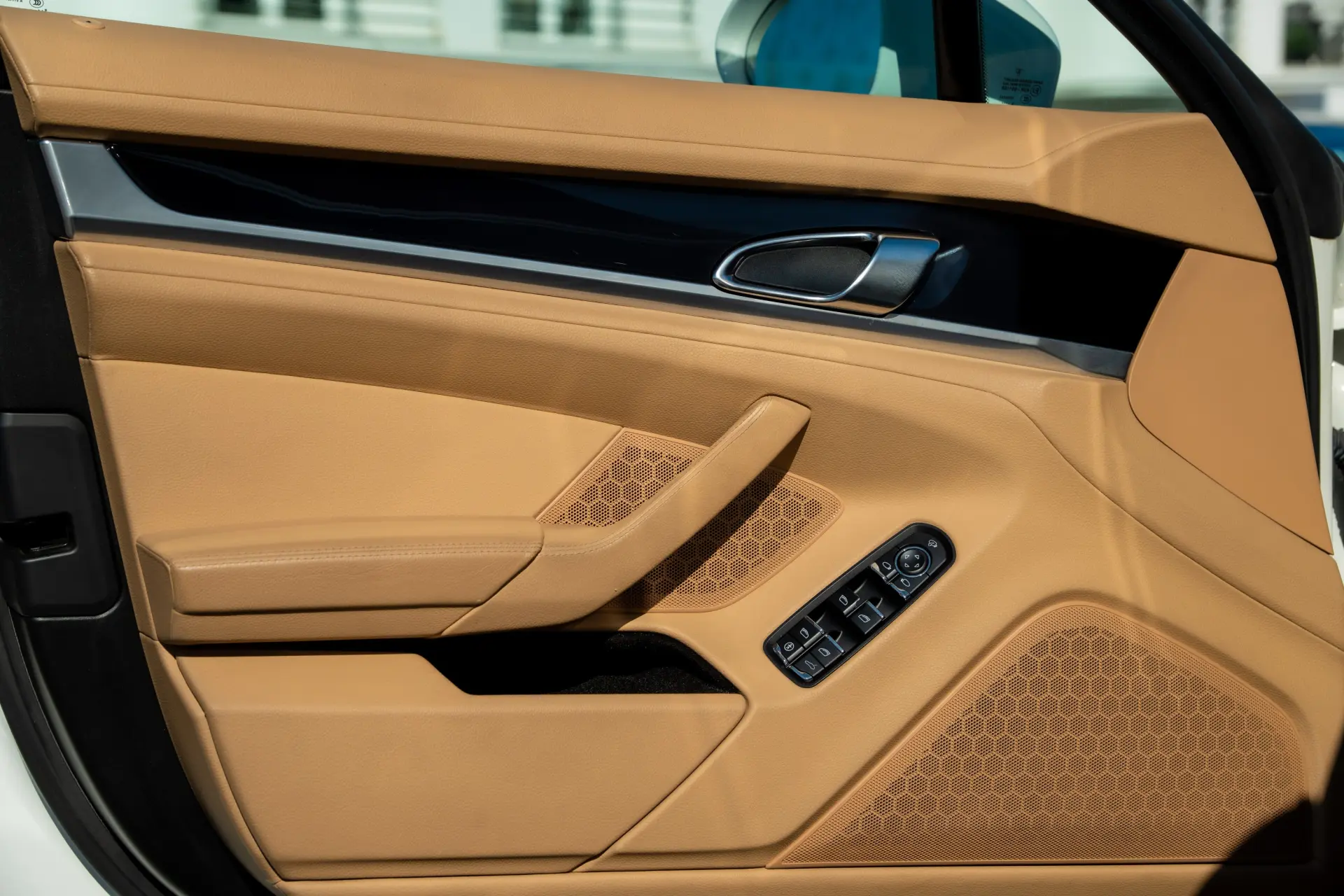 Porsche Panamera 4S PDK 16