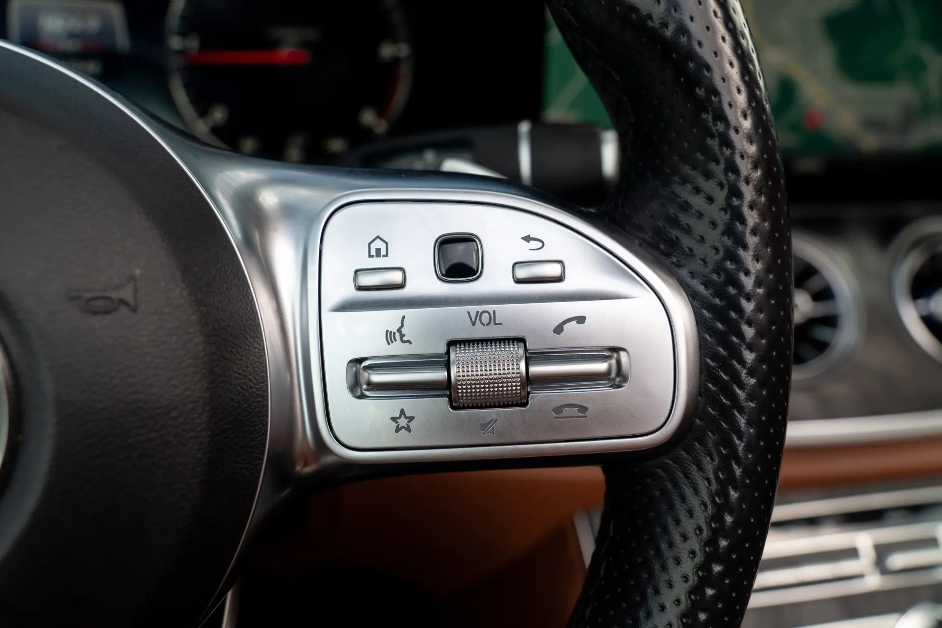 Mercedes-Benz E 220 d 4Matic 9G-TRONIC AMG Line 17