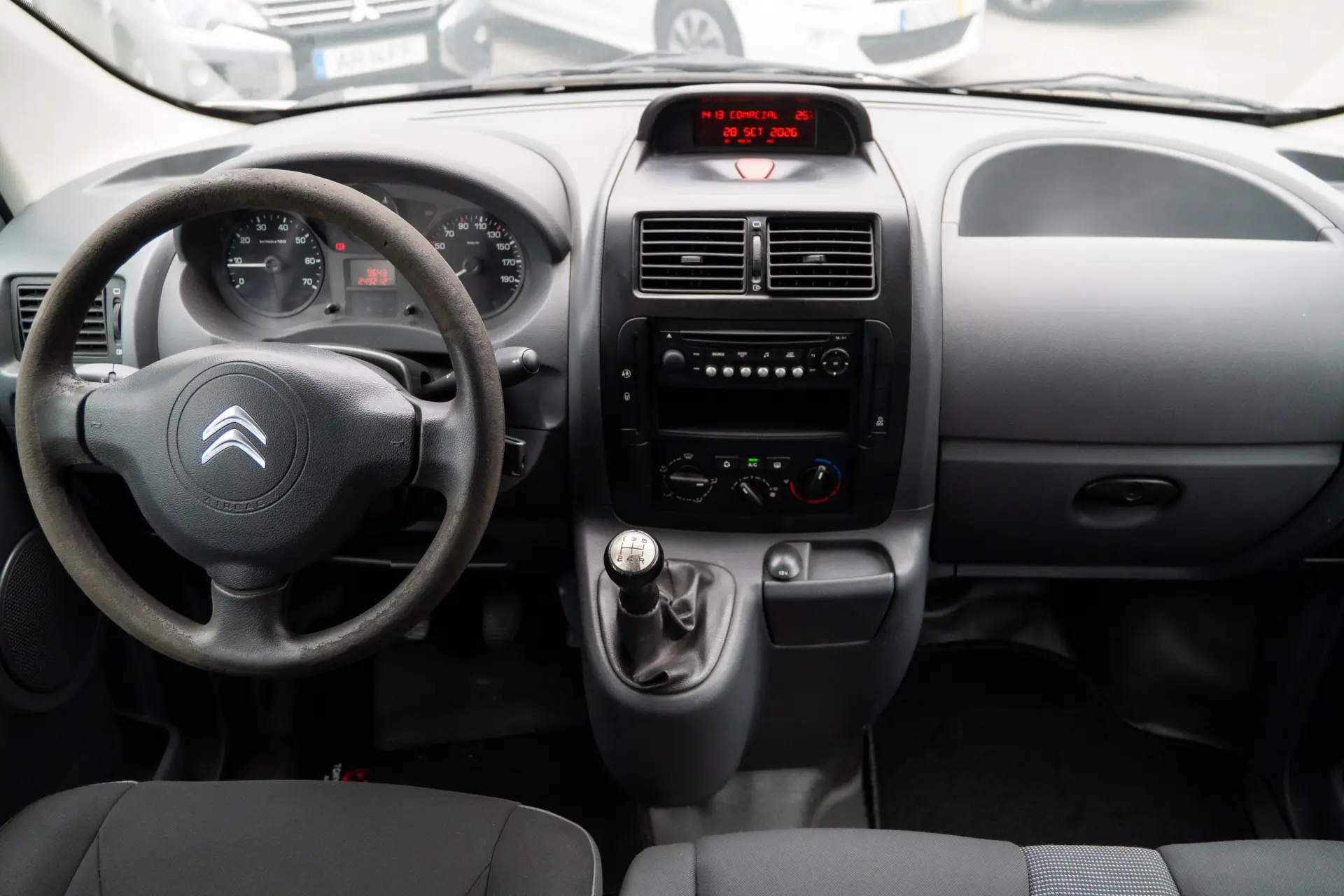 Citroen Jumpy 1.6 HDi L2H1 Semi-Vidrada 5