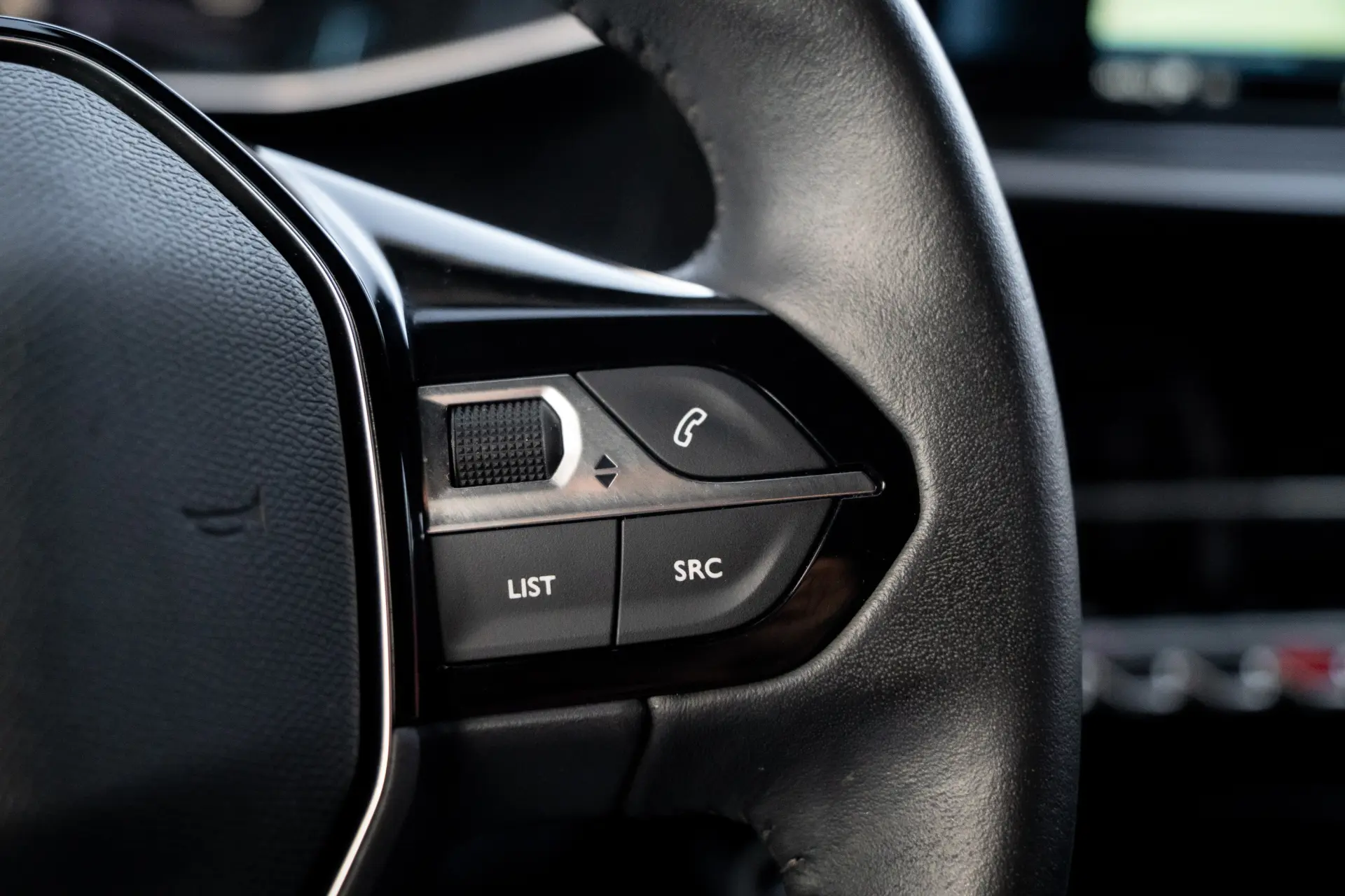 Peugeot 2008 1.2 PureTech Allure 18