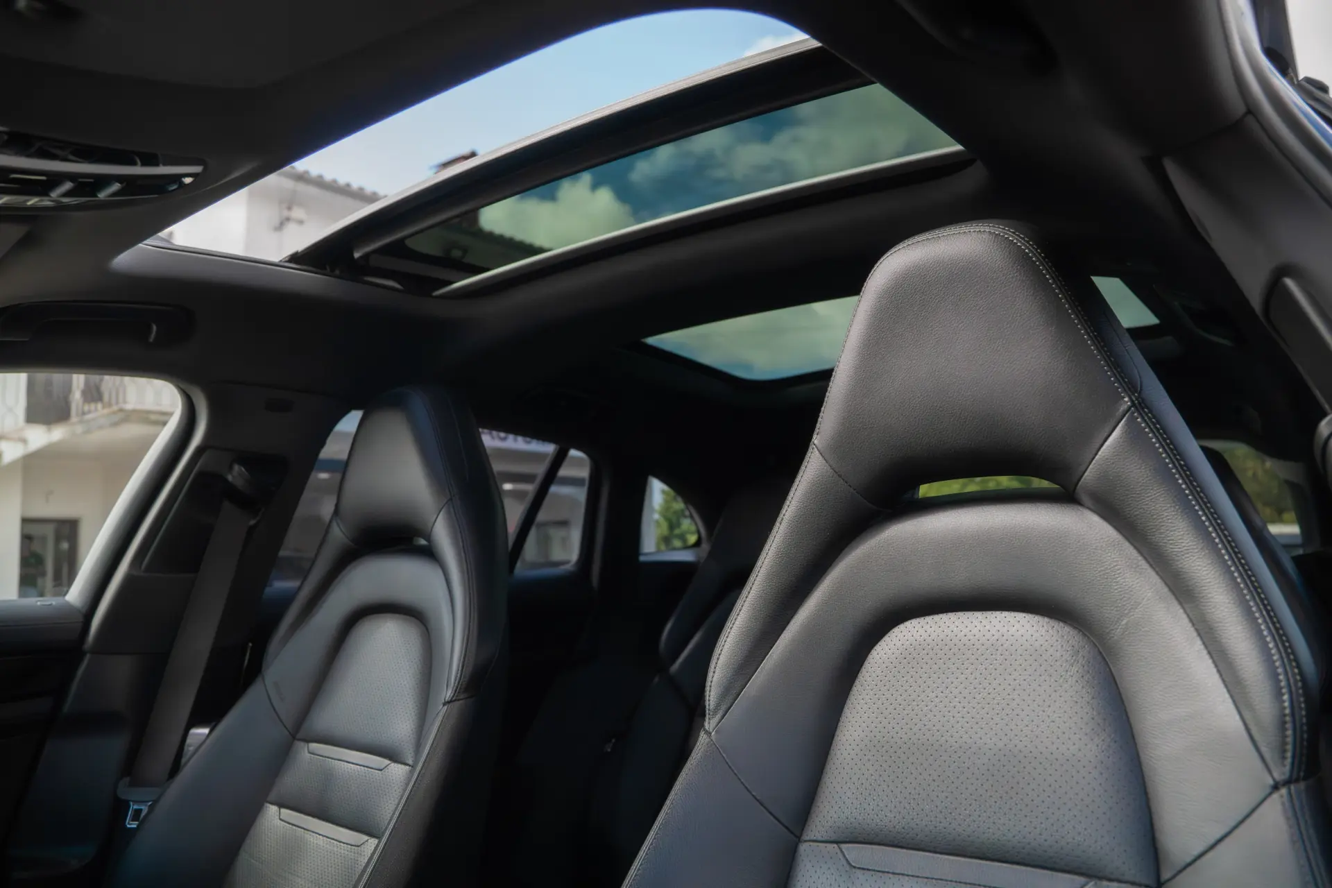 Porsche Panamera Sport Turismo 4 E-Hybrid Platinum Edition 19
