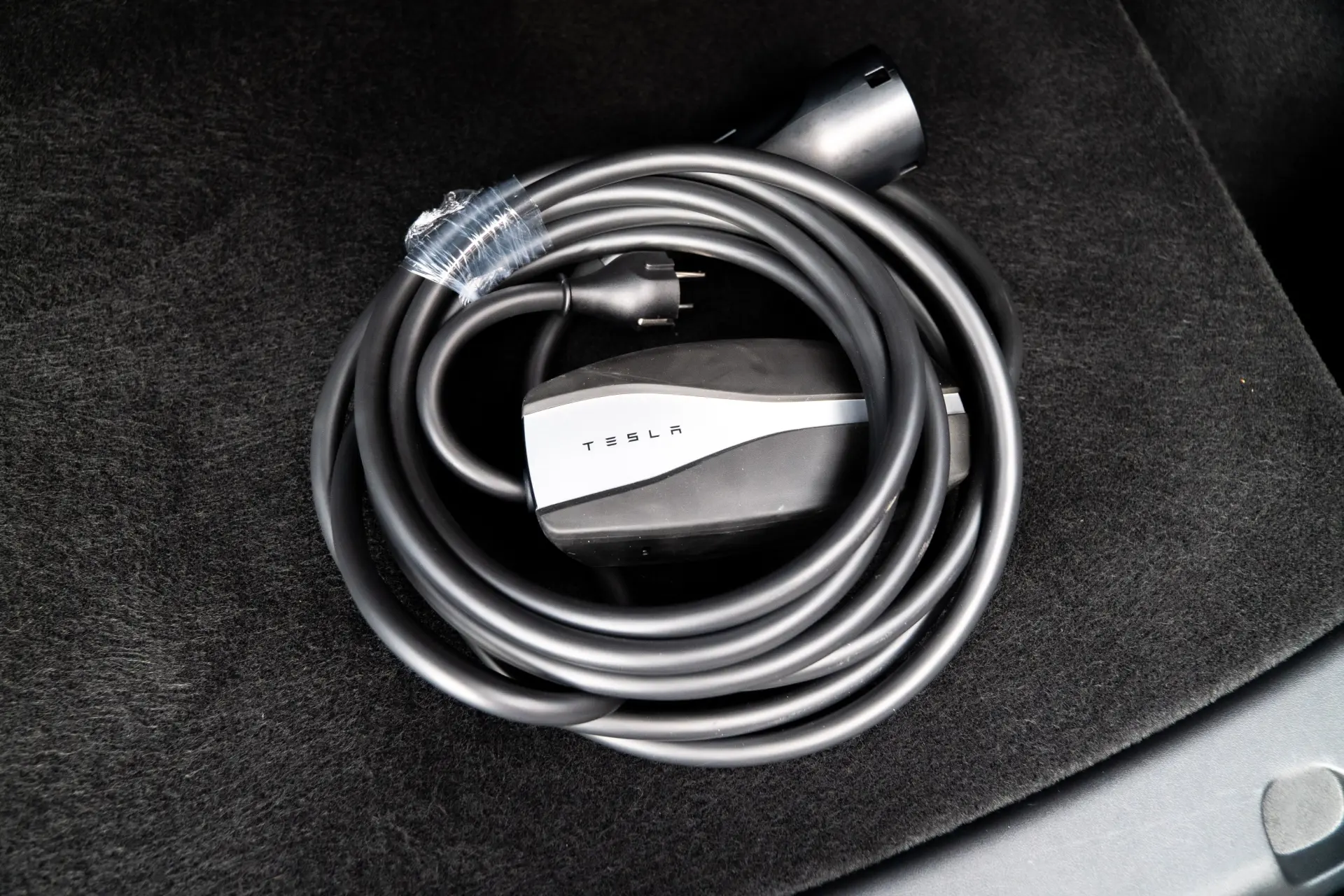 Tesla Model Y Performance Dual Motor AWD 34