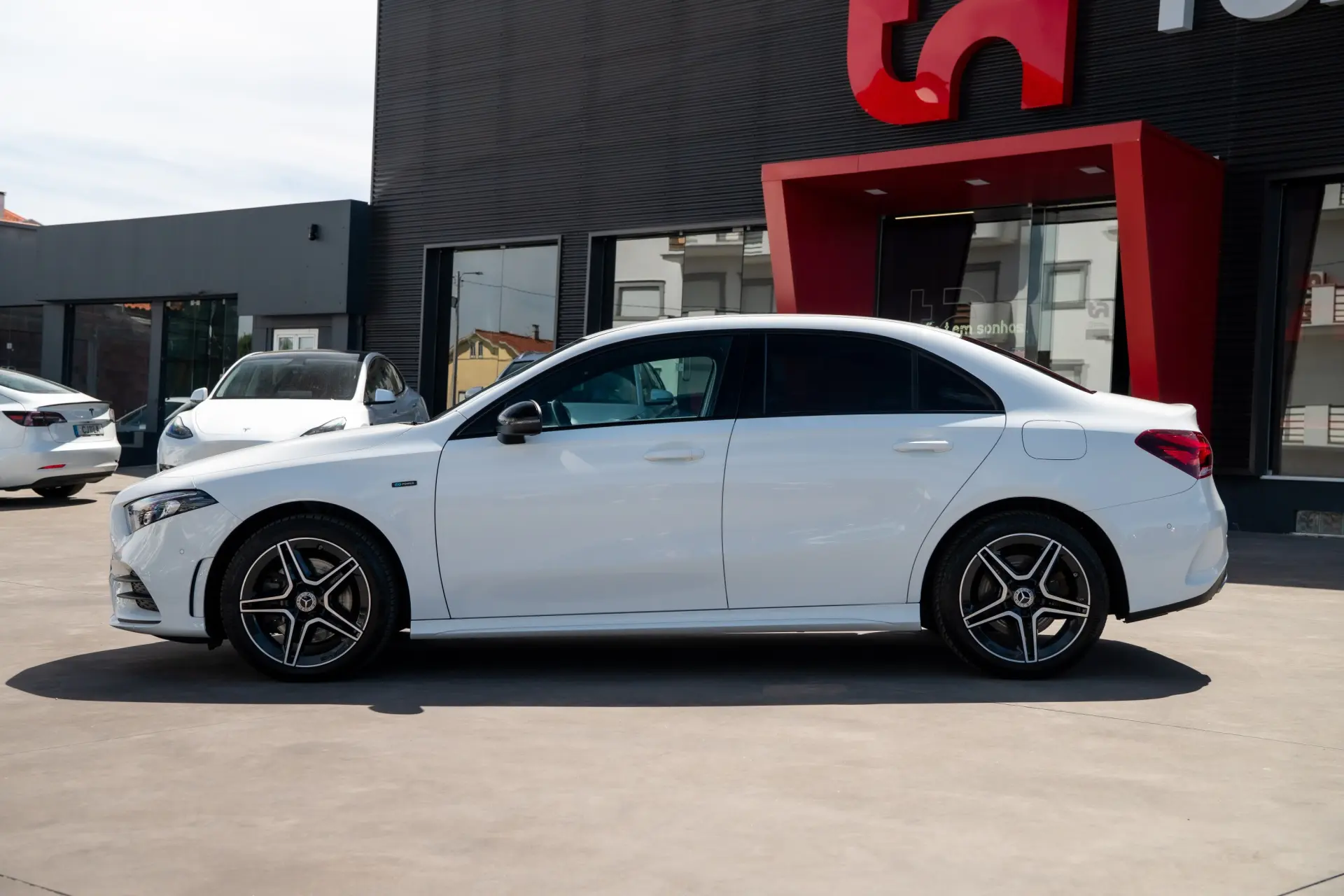Mercedes-Benz A 250 Limousine e 8G-DCT AMG Line 7