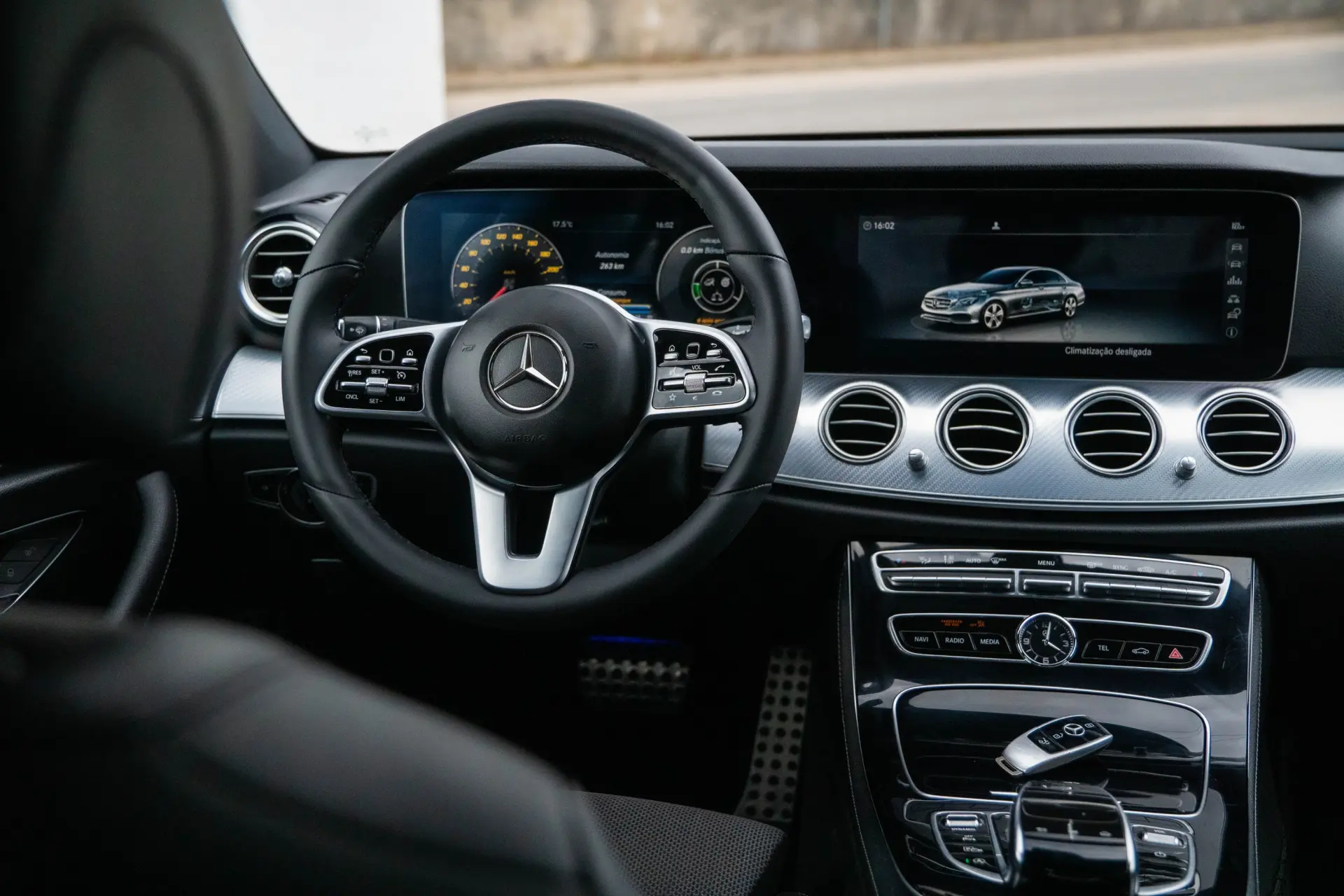 Mercedes-Benz E 220 d Avantgarde+ 18