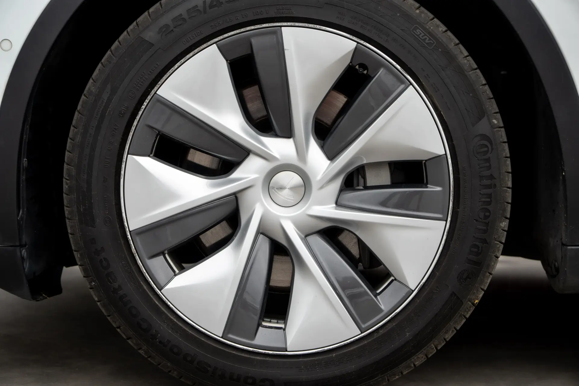 Tesla Model Y Long Range RWD 7