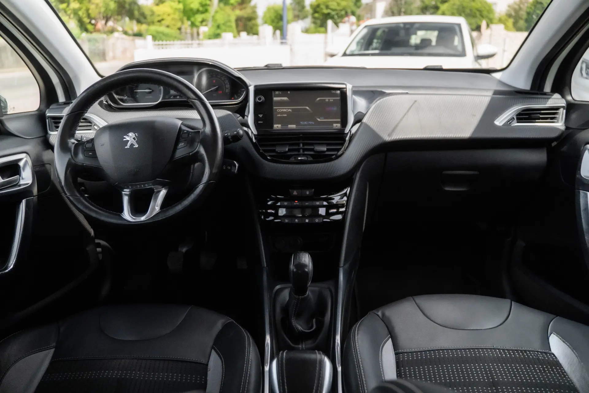 Peugeot 2008 1.2 VTi Allure 4