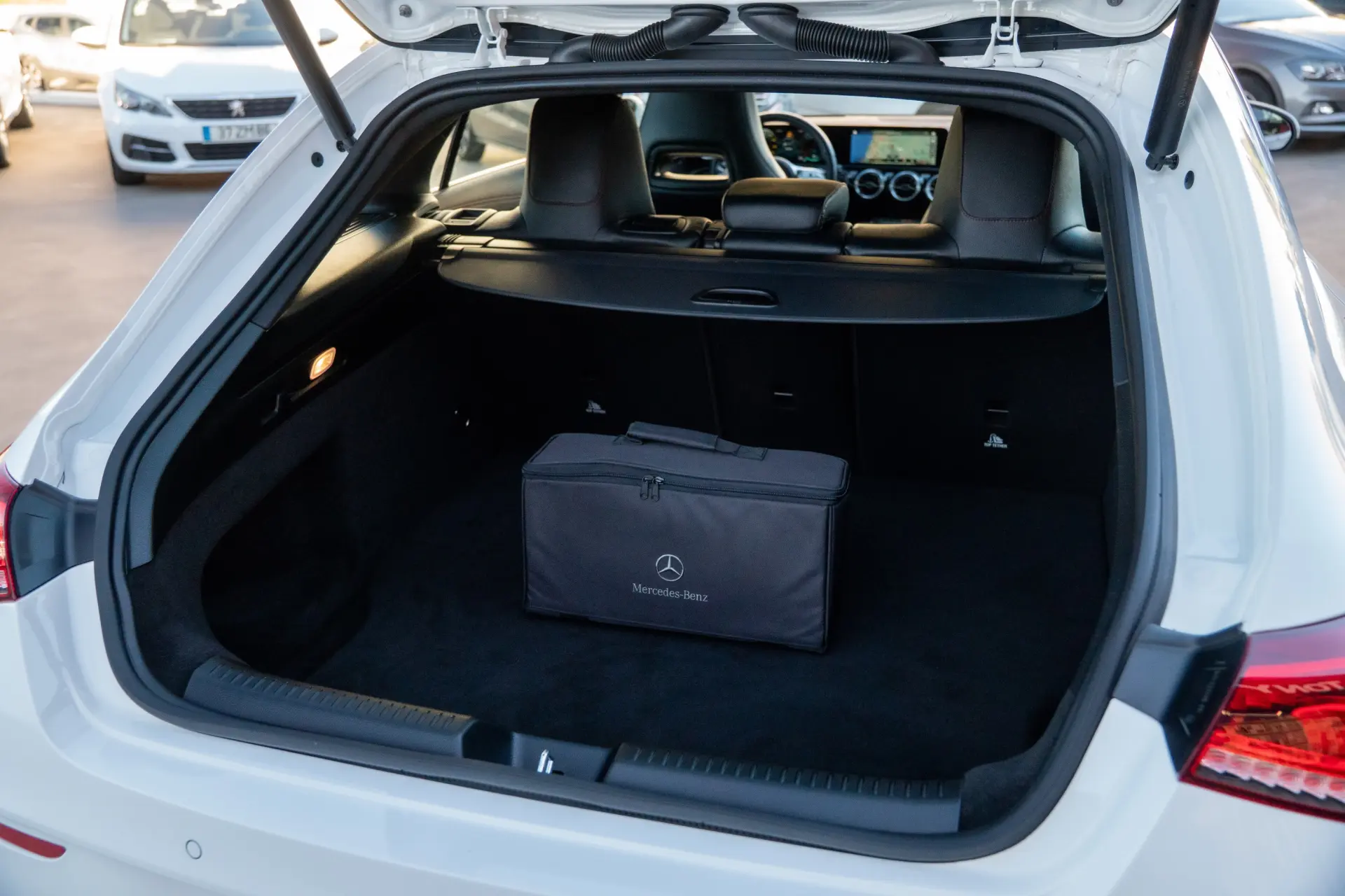 Mercedes-Benz CLA 250 e 8G-DCT AMG Line 9