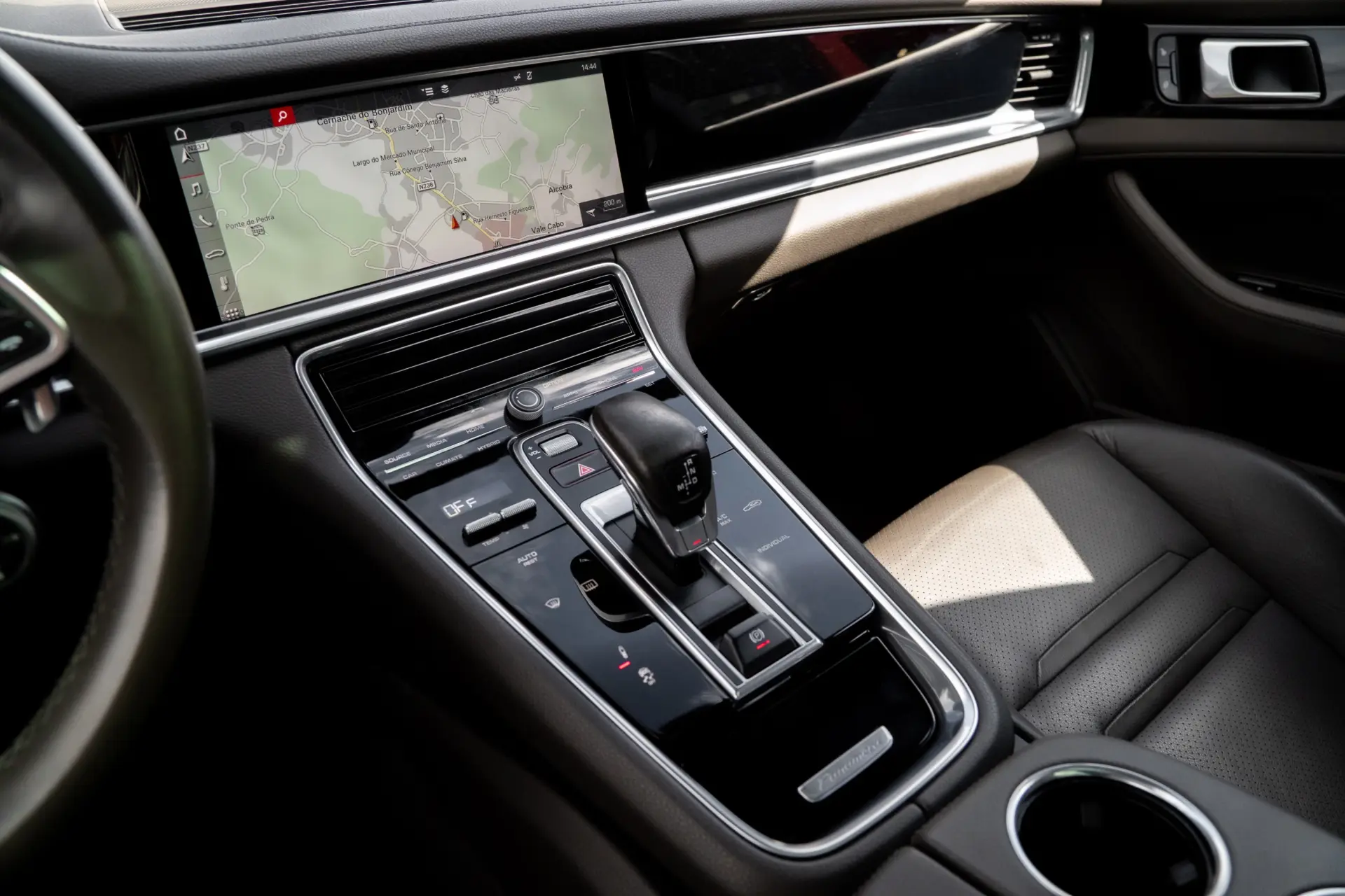 Porsche Panamera 4 E-Hybrid Platinum Edition 18