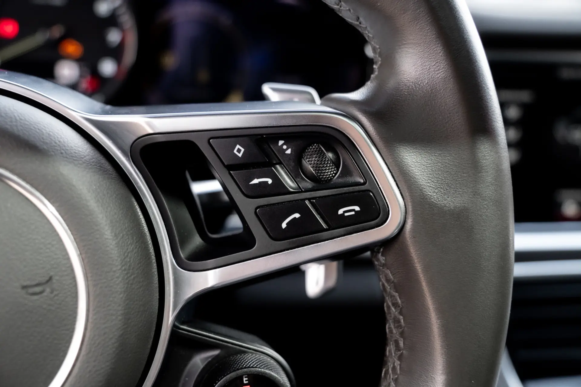 Porsche Panamera 4 E-Hybrid Platinum Edition 14