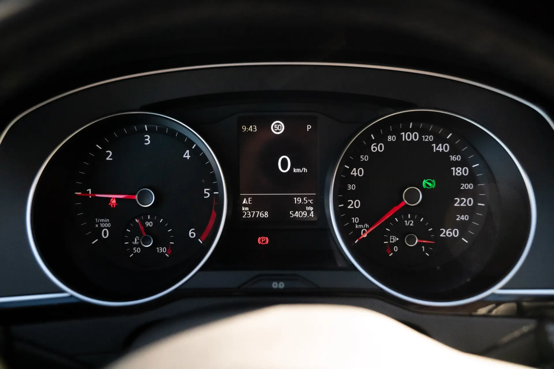 Volkswagen Passat Variant 2.0 TDI Elegance DSG 21