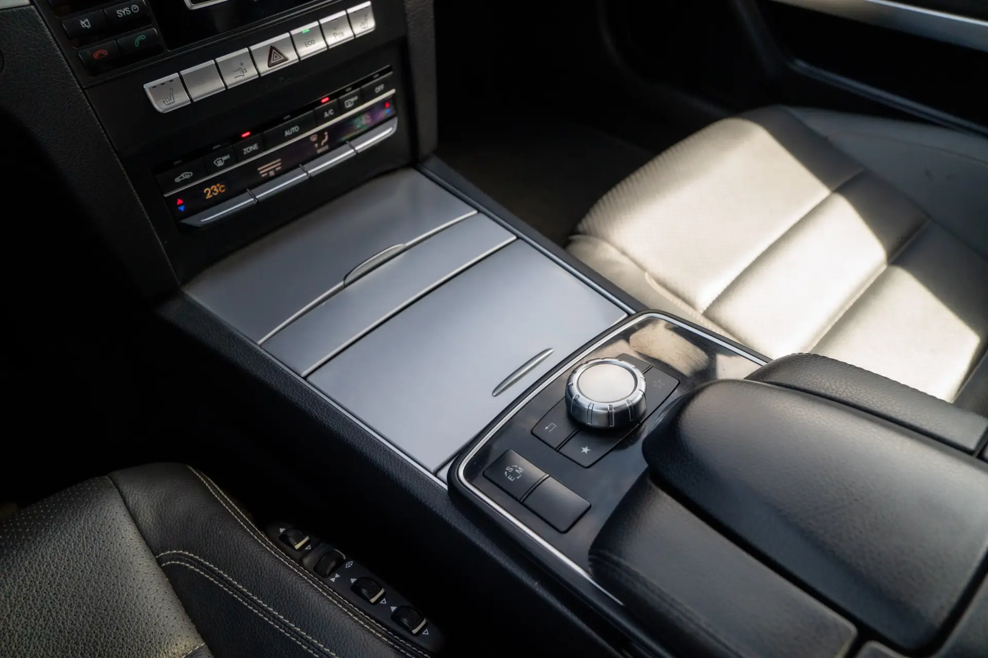 Mercedes-Benz E 220 CDI Elegance BE Auto. 19