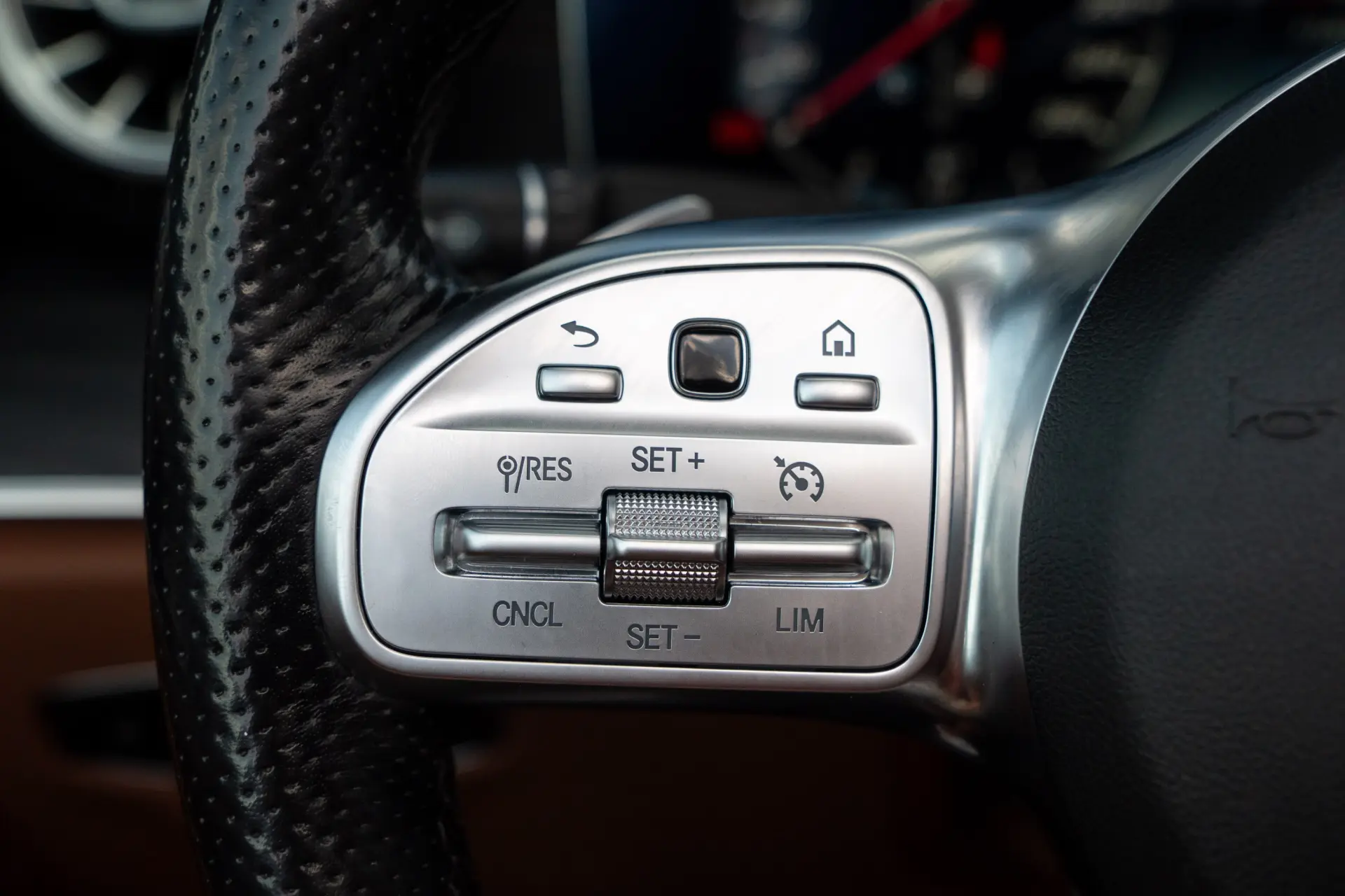 Mercedes-Benz E 220 d 4Matic 9G-TRONIC AMG Line 16
