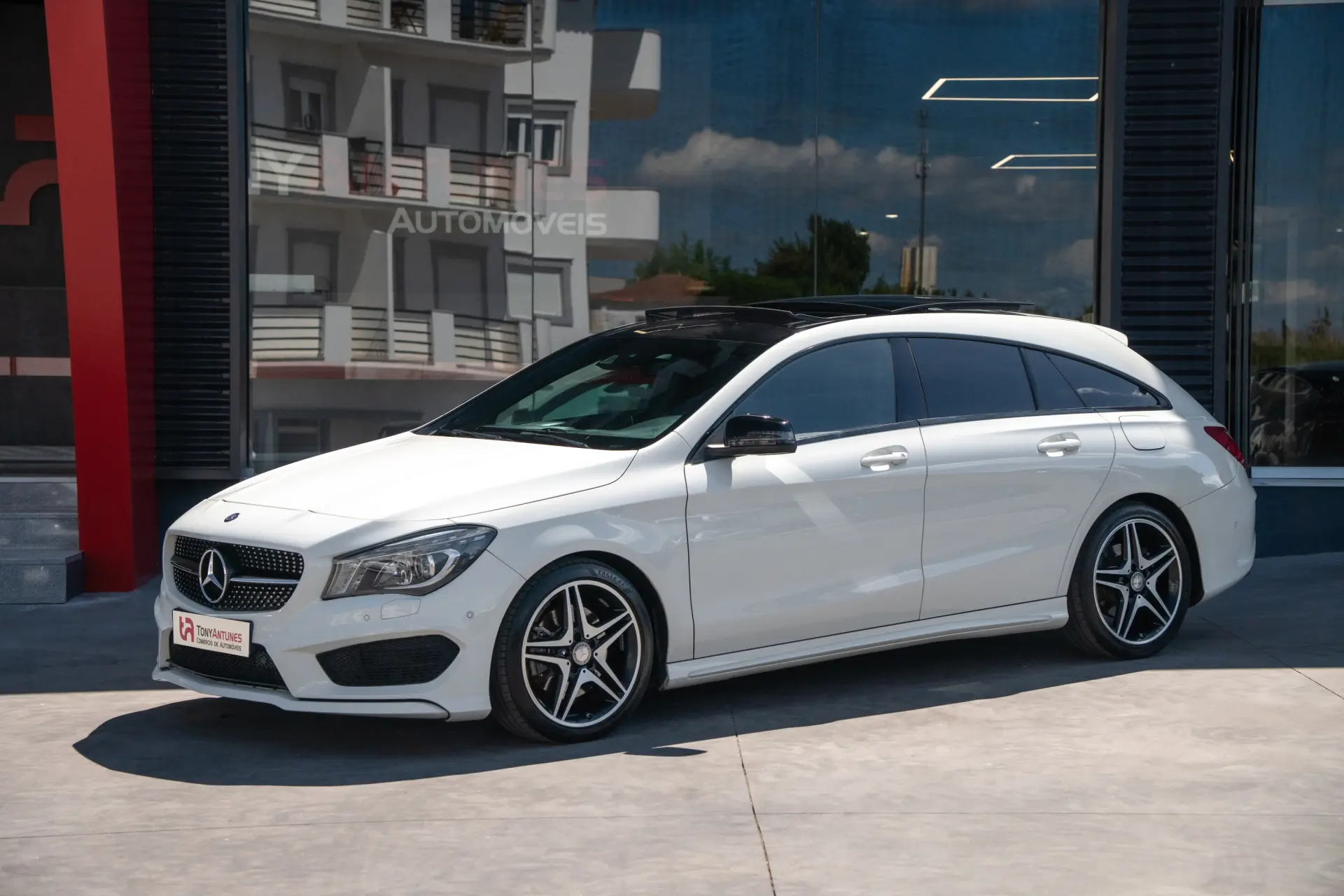 Mercedes-Benz CLA 220 d Shooting Brake AMG Line Aut. 2