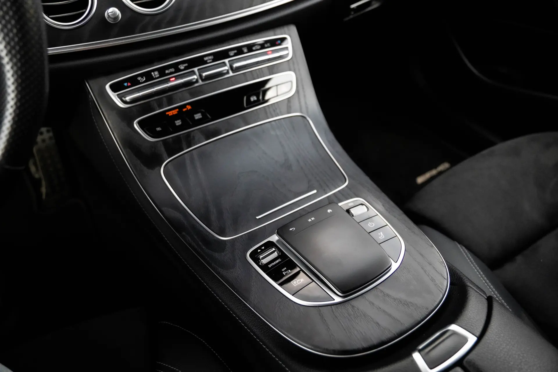 Mercedes-Benz E 300 de 4Matic 9G-TRONIC AMG Line 31