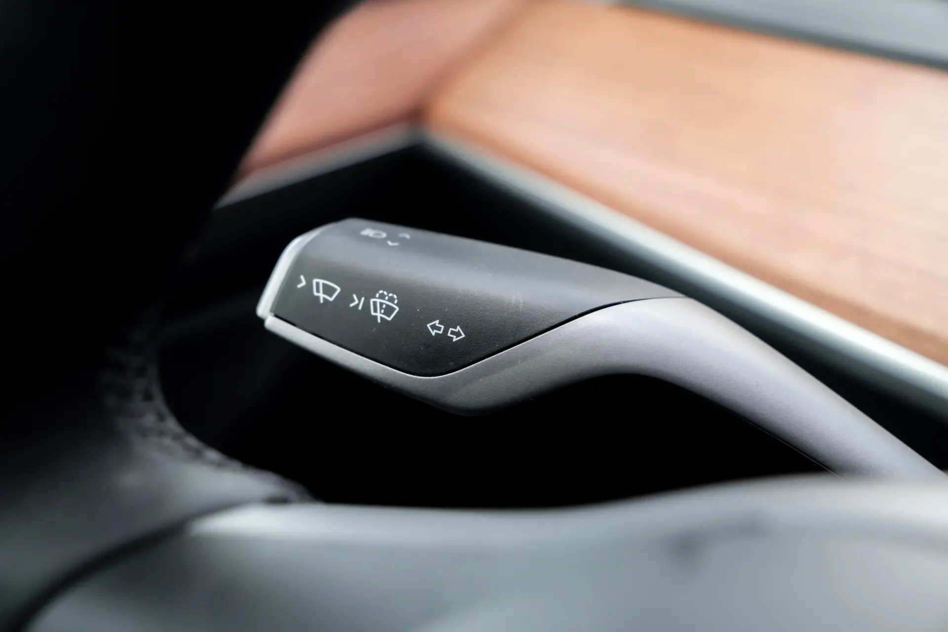 Tesla Model Y Performance Dual Motor AWD 14